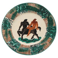 Assiette en céramique française de Jean Mayodon représentant une scène mythologique, Vallauris, 1955