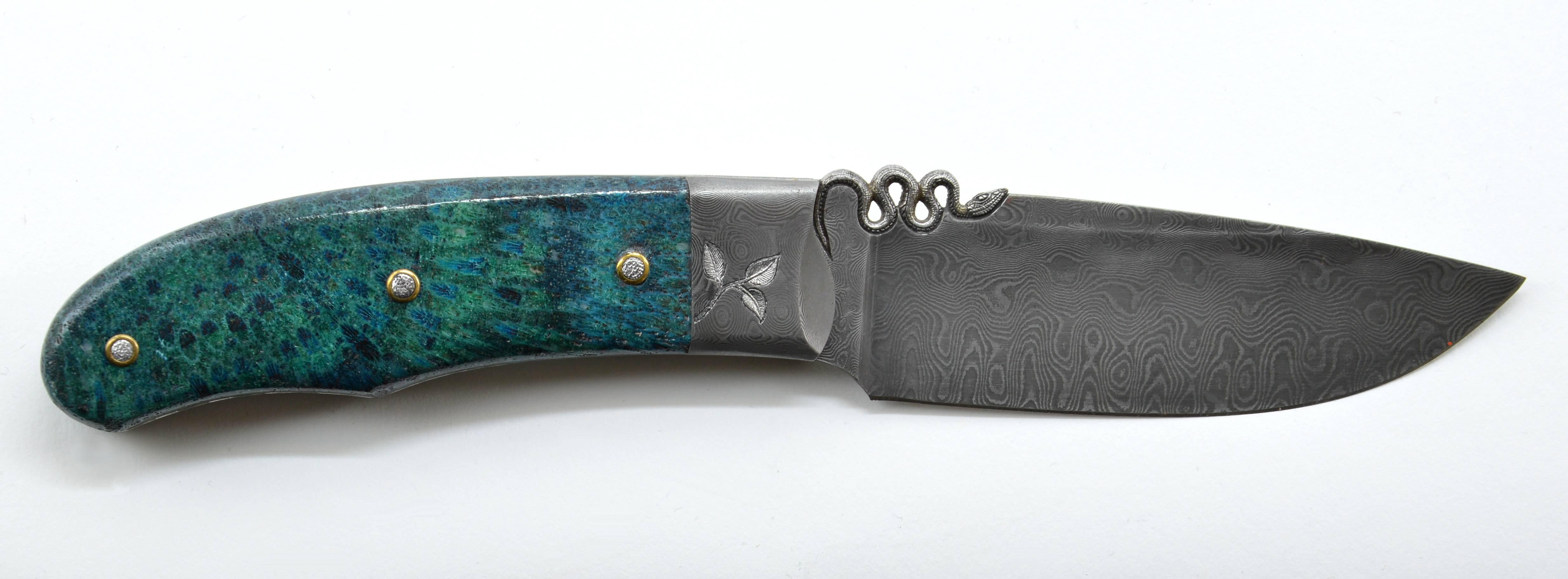 This knife is the demonstration of the common know-how of two of our best cutlers in France, anchored in our strong cutler heritage of Laguiole. A four-handed realization by Jean-Michel Cayron (BCF* 2007 and 20011) and Jerome Lamic (BCF 2015).
