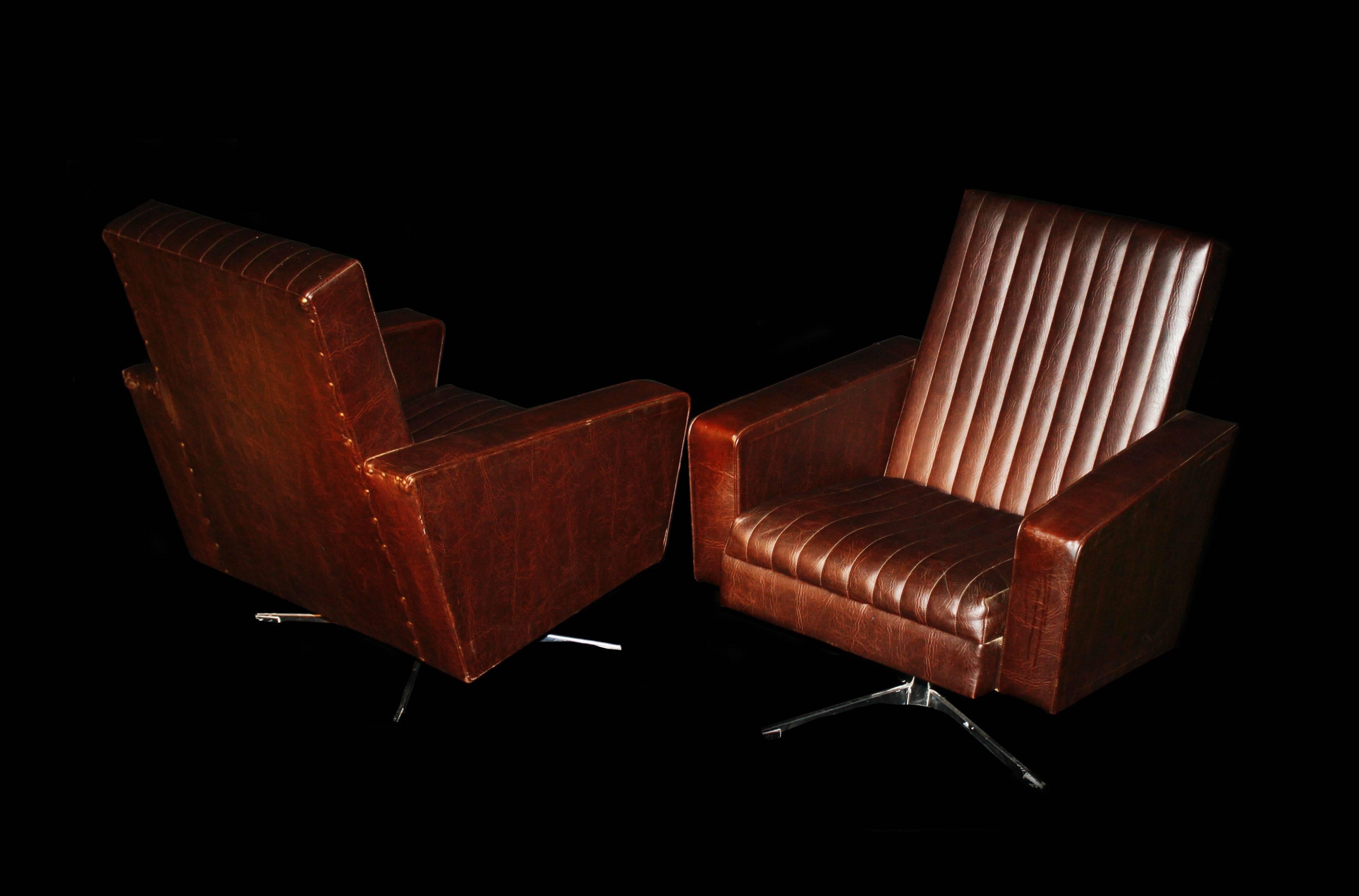 German 20th Century Pair of Goldsiegel Swivel Lounge Chairs