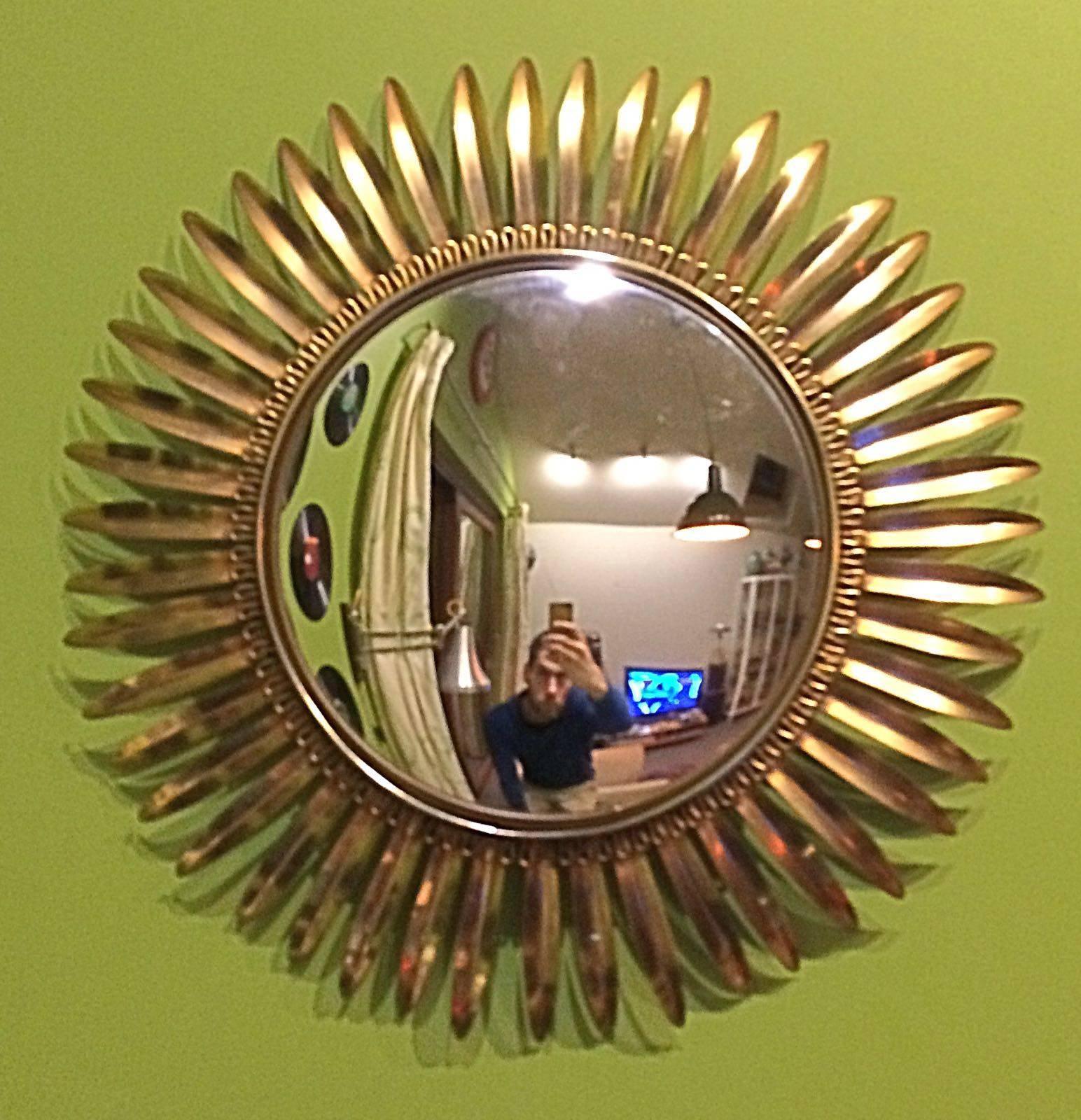 Vintage brass sunburst mirror, 1960s.

Beautiful sunburst mirror made from patinated brass and a convex mirror.

Good vintage condition.

Measures: Diameter: 55cm,

1960s, France.

  
 
 