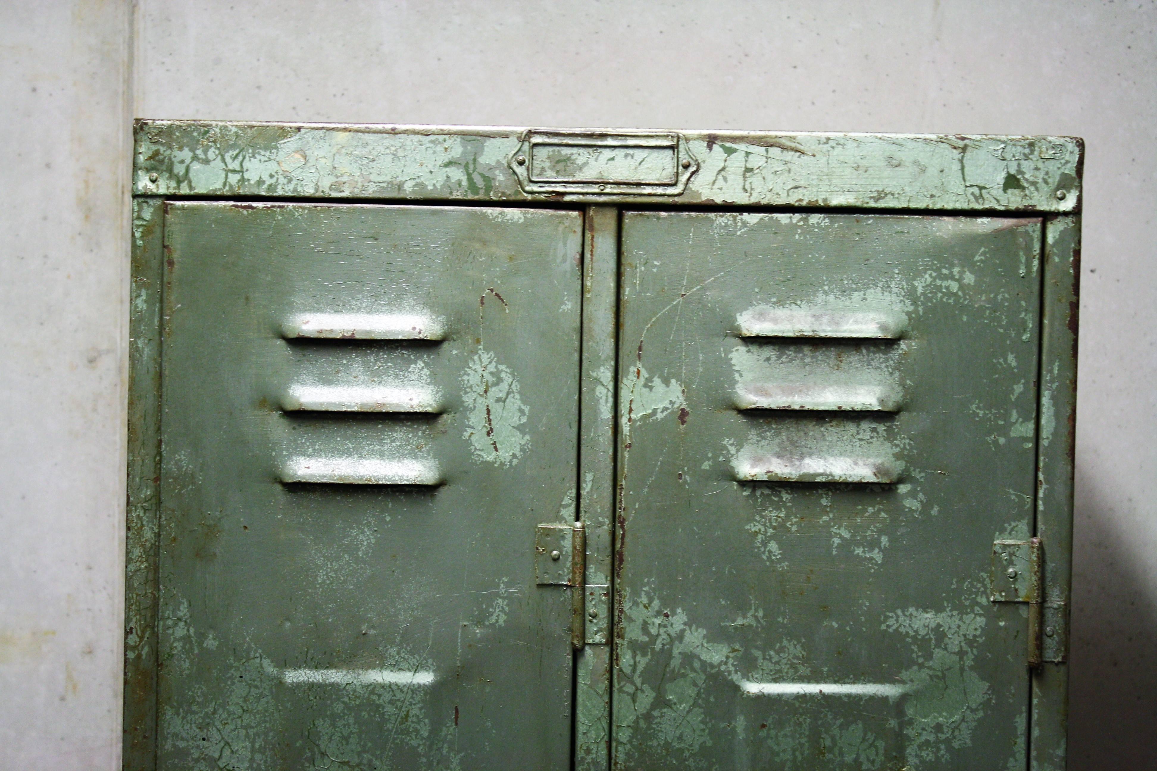 Vintage Green Industrial Locker, 1930s In Distressed Condition In Sint Joris Weert, BE