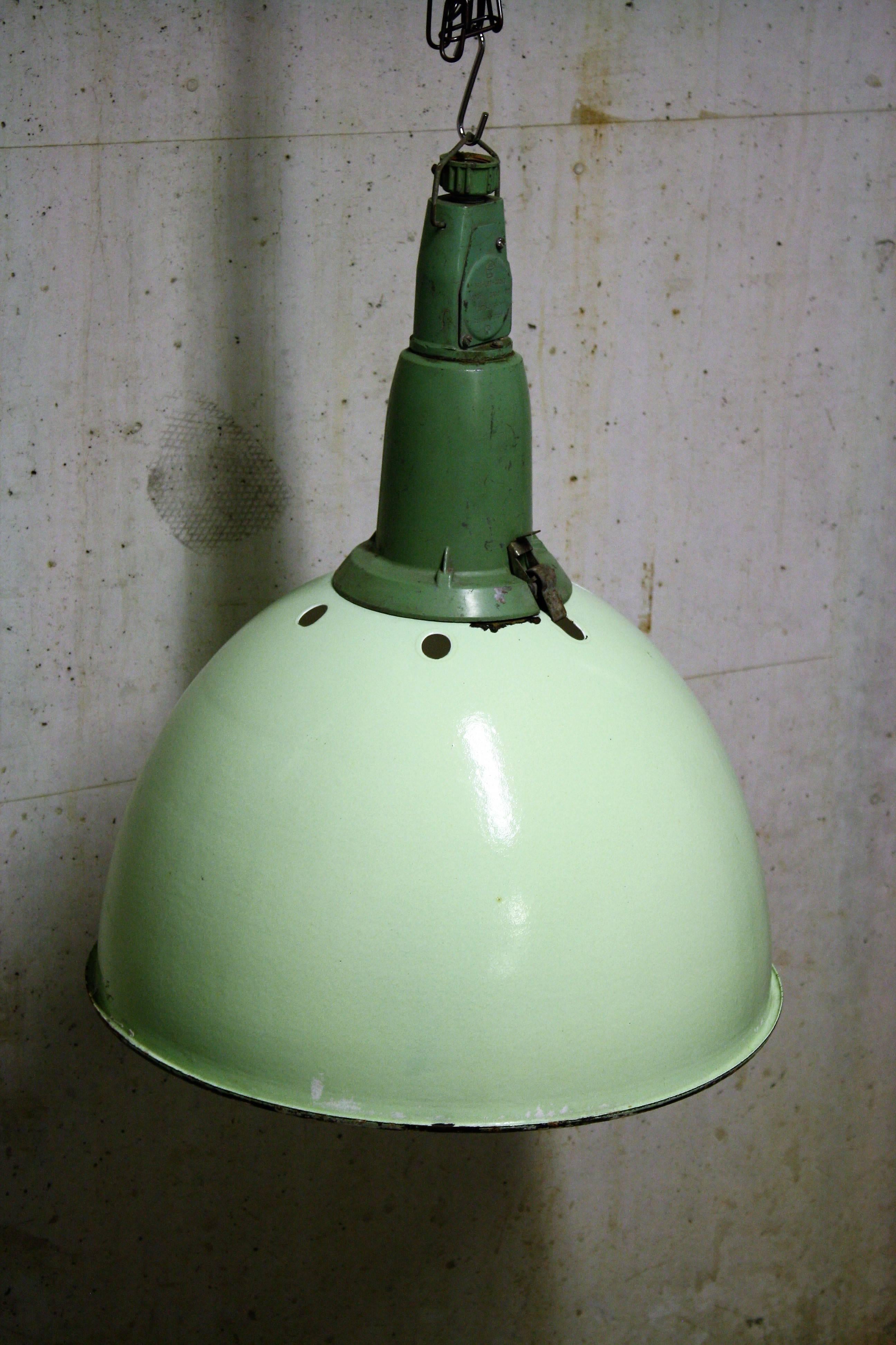 Green Industrial Pendant Lights, 1950s In Good Condition For Sale In Sint Joris Weert, BE