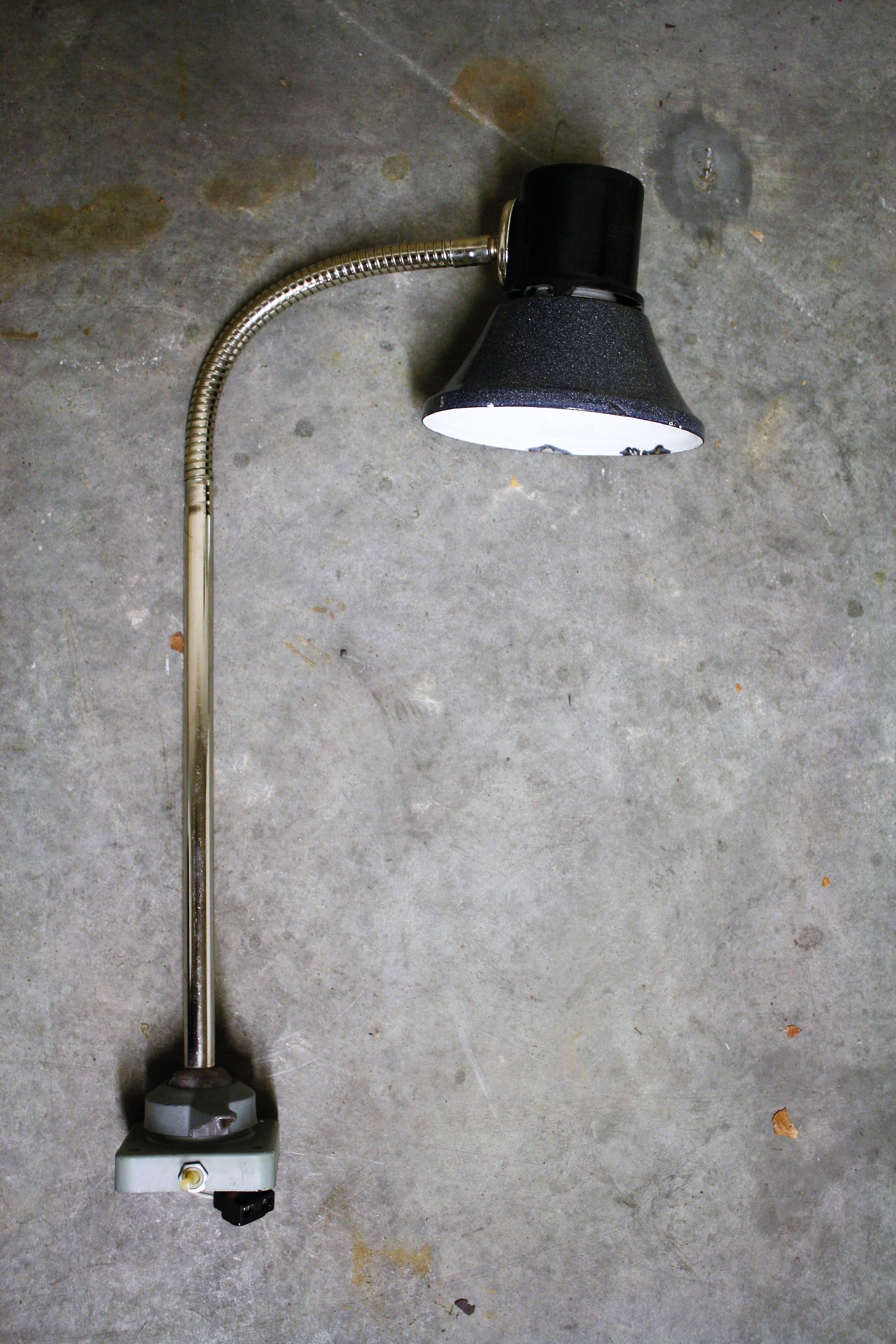 Vintage Enamel Desk Lamp, 1960s In Good Condition For Sale In Sint Joris Weert, BE