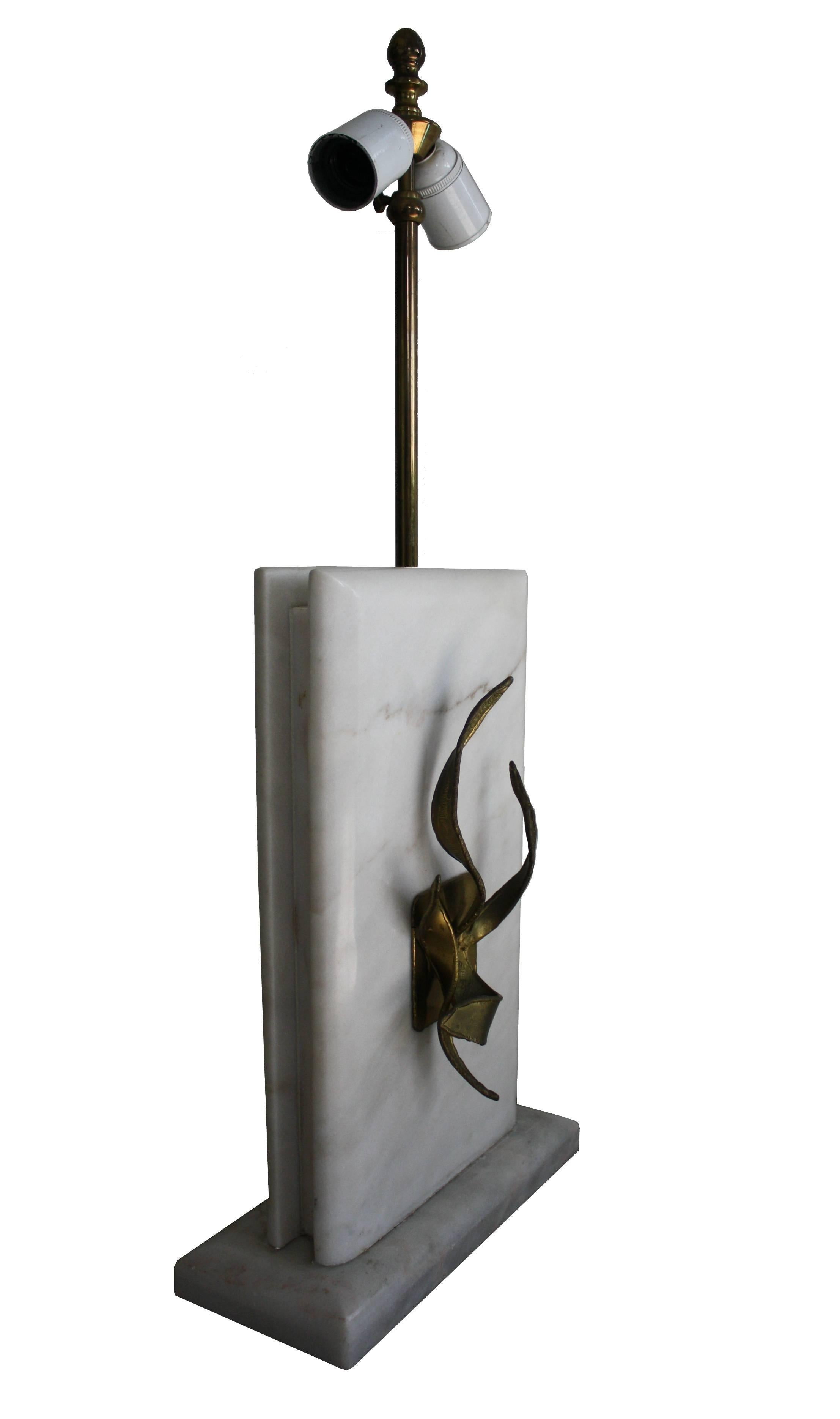 Impressive white marble table lamp with brass leaves by Roger Vanhevel.

Classy Regency style design combined with a heavy marble stone.

The lamp has two lightpoints.

Very good condition.

Tested and ready for use with E27 lamp.

1970s,