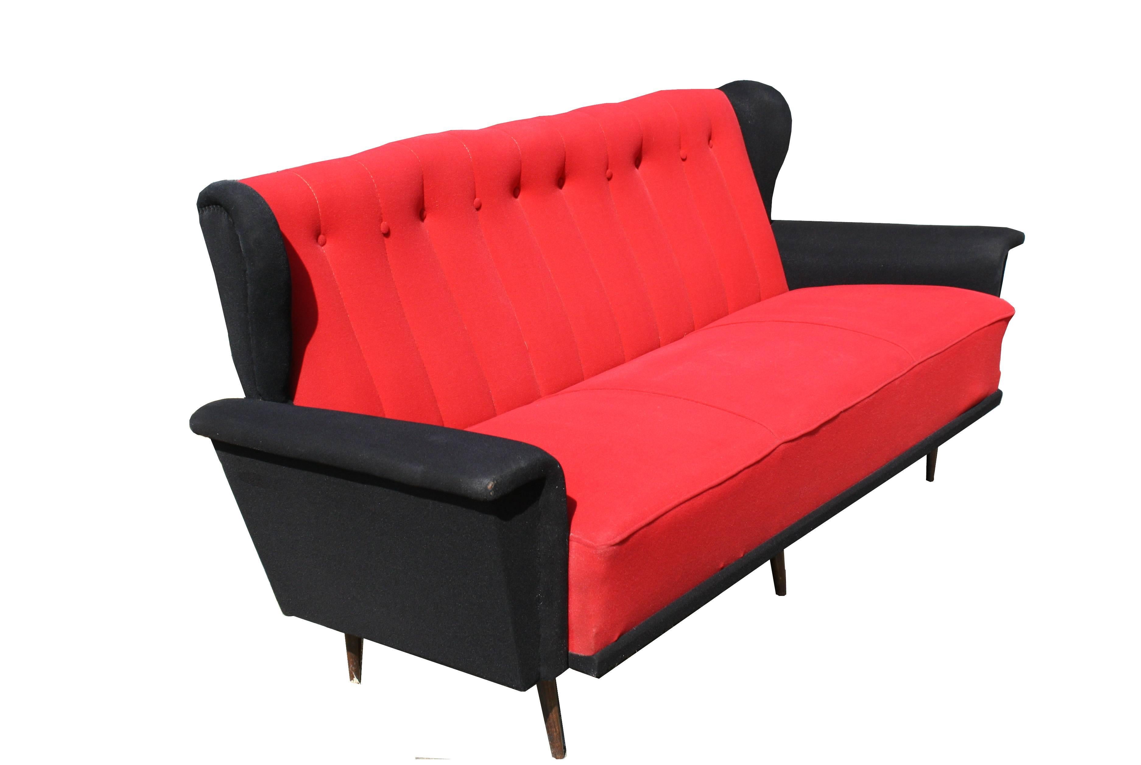 Mid-Century cocktail bench.

This two-tone coloured sofa is made from fabric and has wooden feet.

Very good condition.

This piece gives a nice contrast to your interior and is a real eye-catcher. It sits well.

Measures: Height 75 cm /