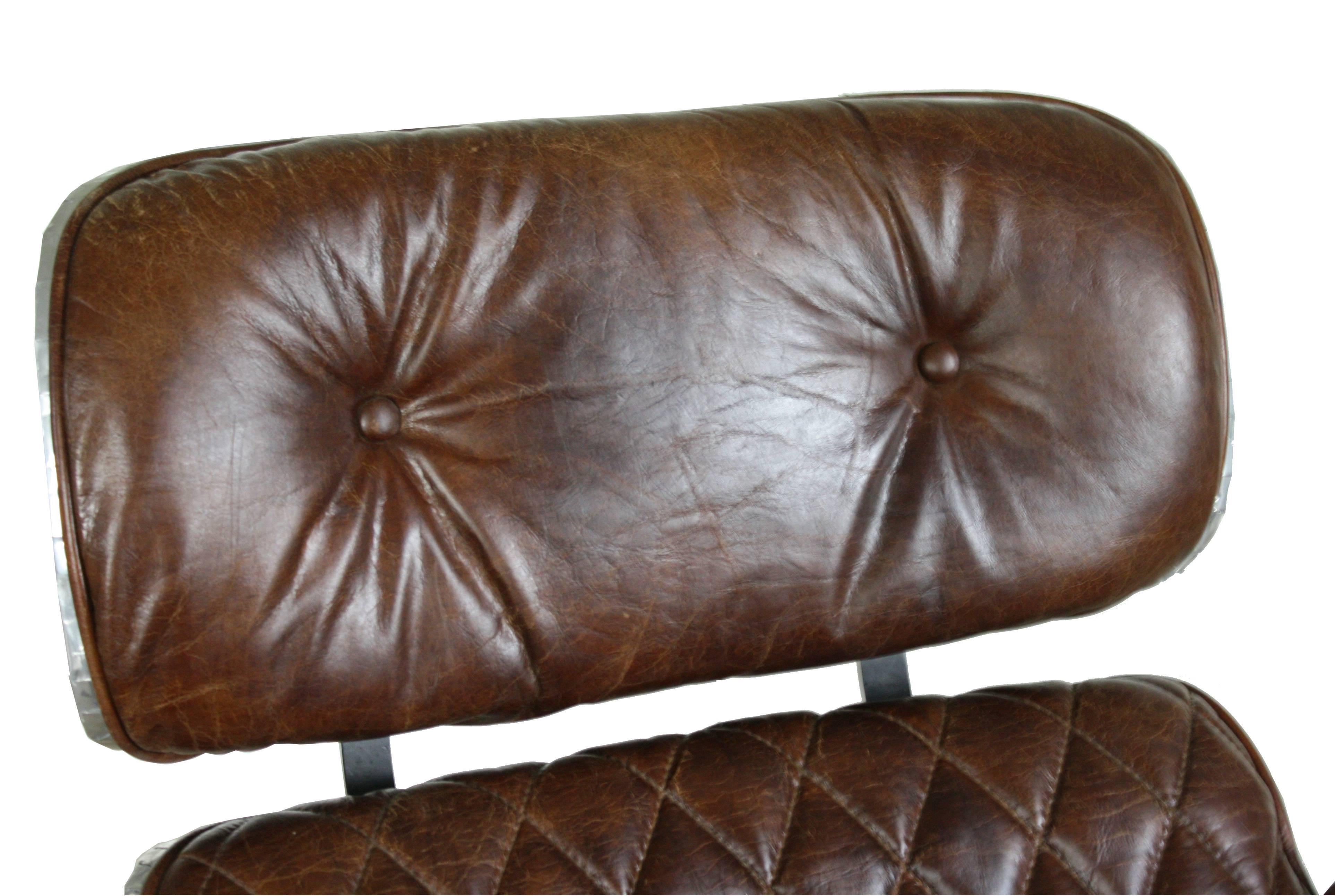 Eames Style Lounge Chair and Ottoman Aviator Style In Good Condition For Sale In Sint Joris Weert, BE