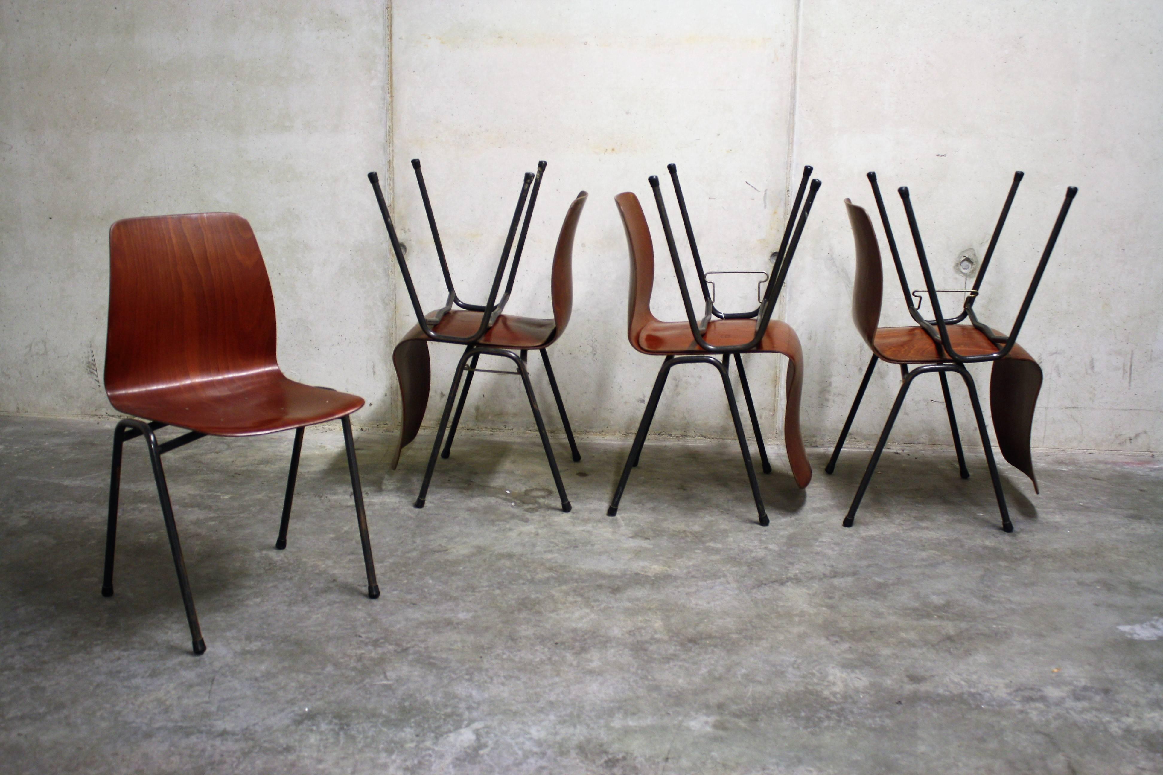 Vintage stackable Pagholz chairs by Galvanitas.

This set of seven (six in very good condition) vintage Pagholz chairs where commonly used in schools.

The rosewood seats are mounted on a black lackered metal frame.

All chairs are stamped on