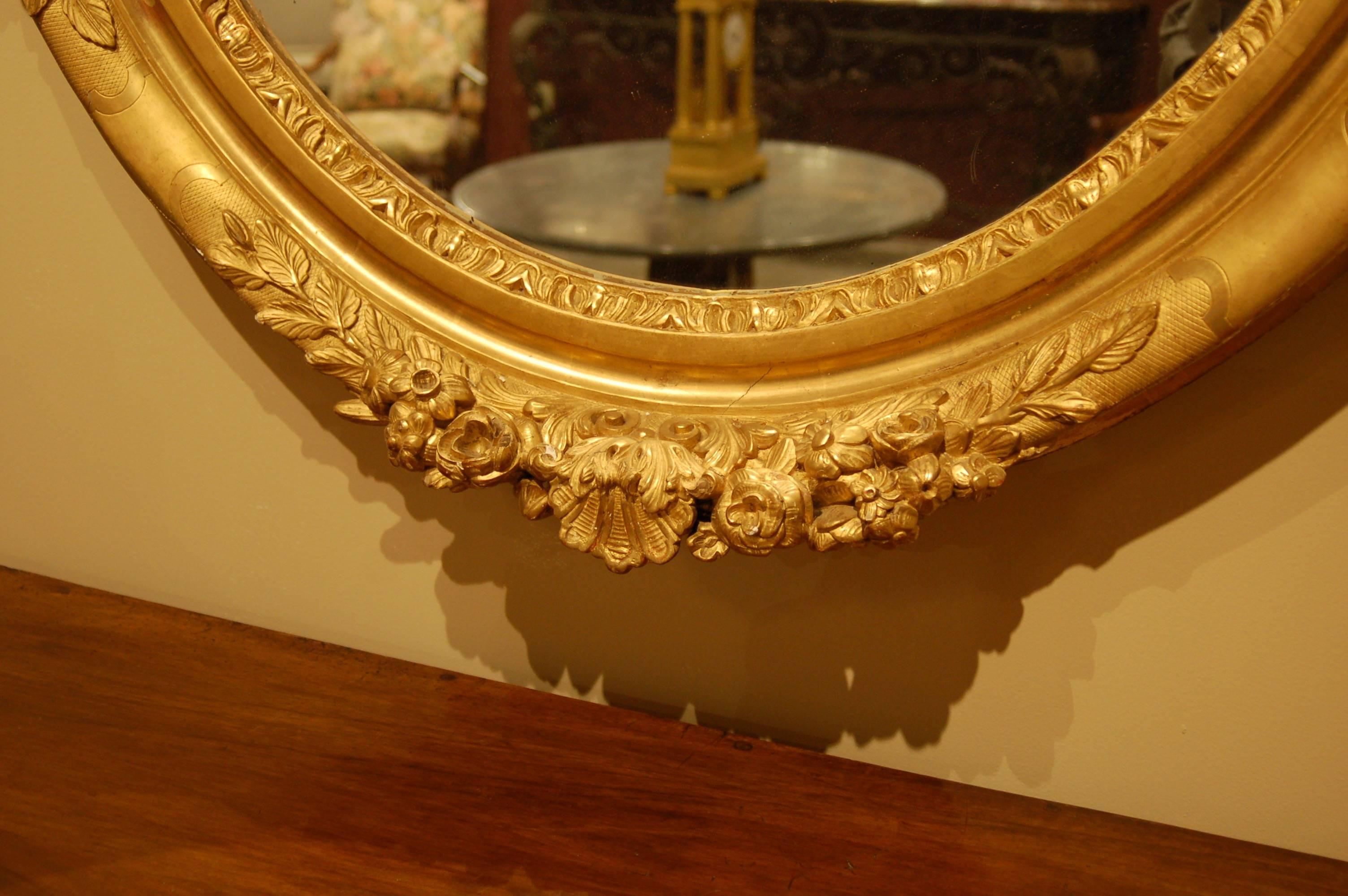 Oval Gilt Mirror In Excellent Condition In Atlanta, GA