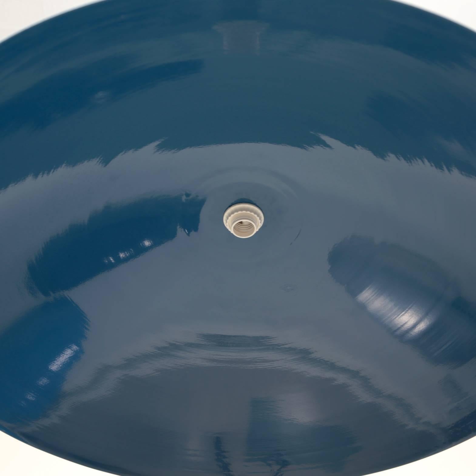 This listing is for 1x Industry Pendant in Sea Blue by RESEARCH Lighting. We can customize the color to almost any RAL color.

Materials: Aluminum
Finish: Exterior & interior is powder coated in sea blue
Electronics: 1x E26 Socket, G40 Bulb