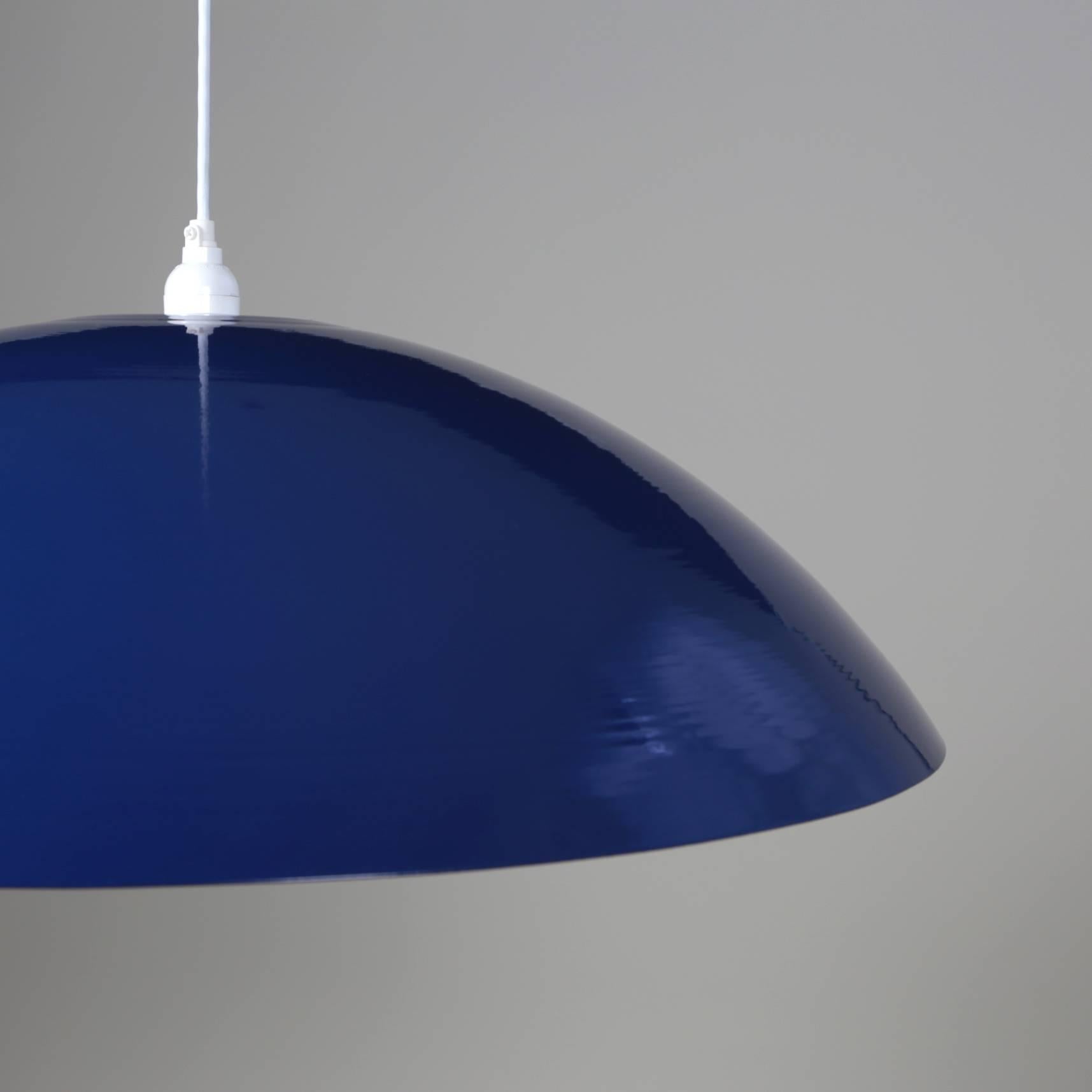This listing is for 1x industry pendant in dark blue by RESEARCH Lighting. We can customize the color to almost any RAL color.

Materials: Aluminum
Finish: Exterior & interior is powder coated in dark blue
Electronics: 1x E26 Socket, G40 Bulb