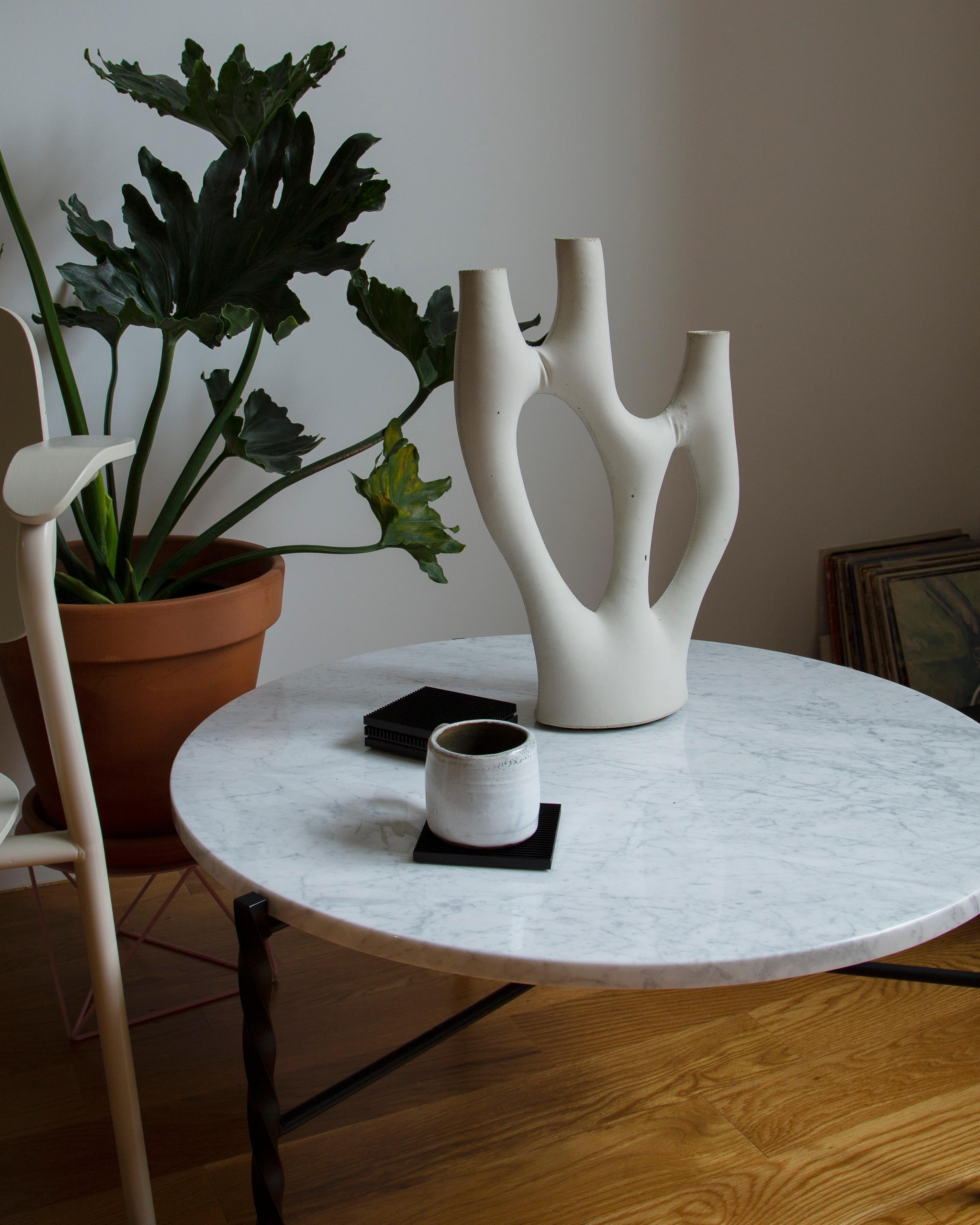 Untersetzer von Souda, auf Lager, Vierer-Set, eloxiertes Silber, modern im Zustand „Neu“ im Angebot in Brooklyn, NY