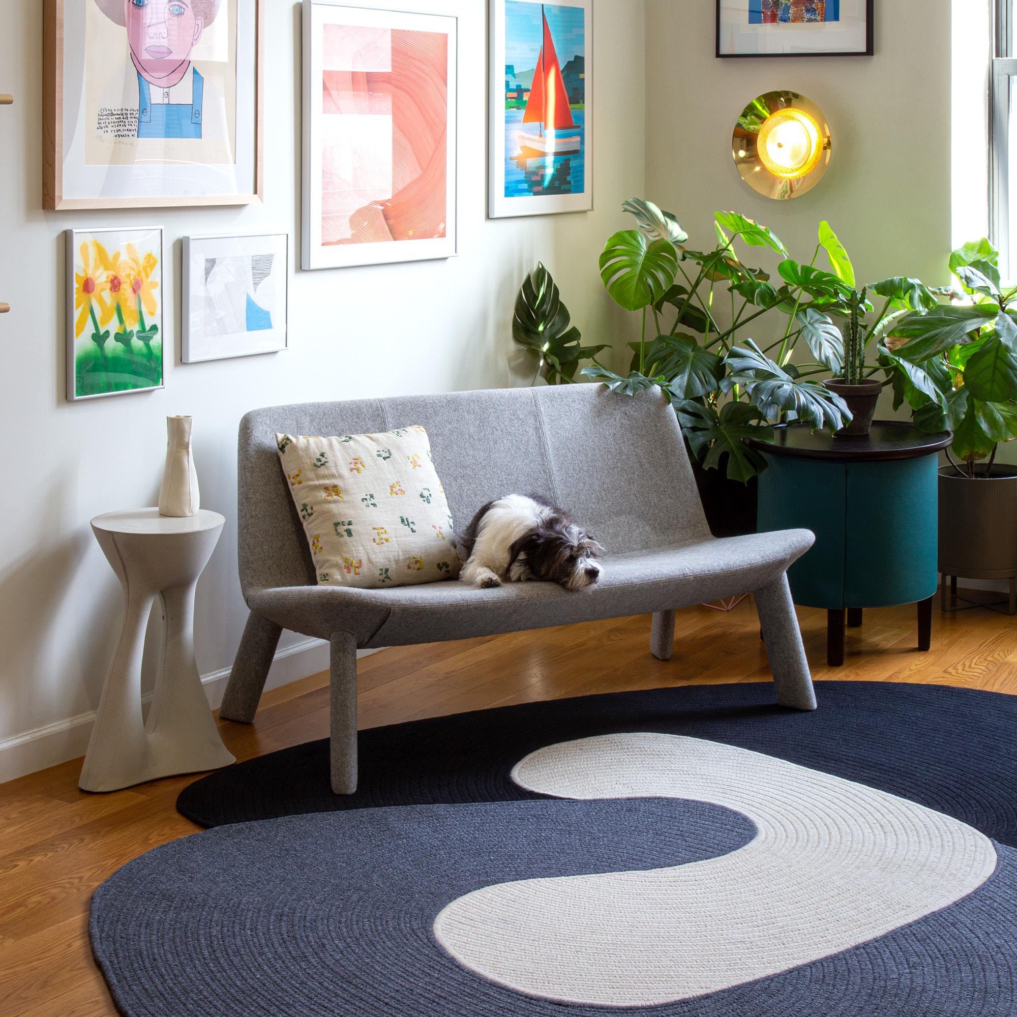 XXIe siècle et contemporain Table de nuit Kreten grise, table de chevet de Souda, fabriquée sur commande en vente