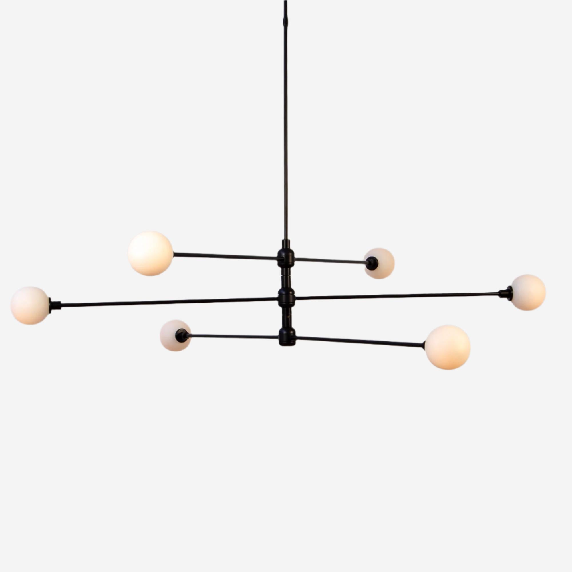 Moderno Lampadario a tre piani di Research.Lighting, vetro piccolo, nero, realizzato su ordinazione in vendita
