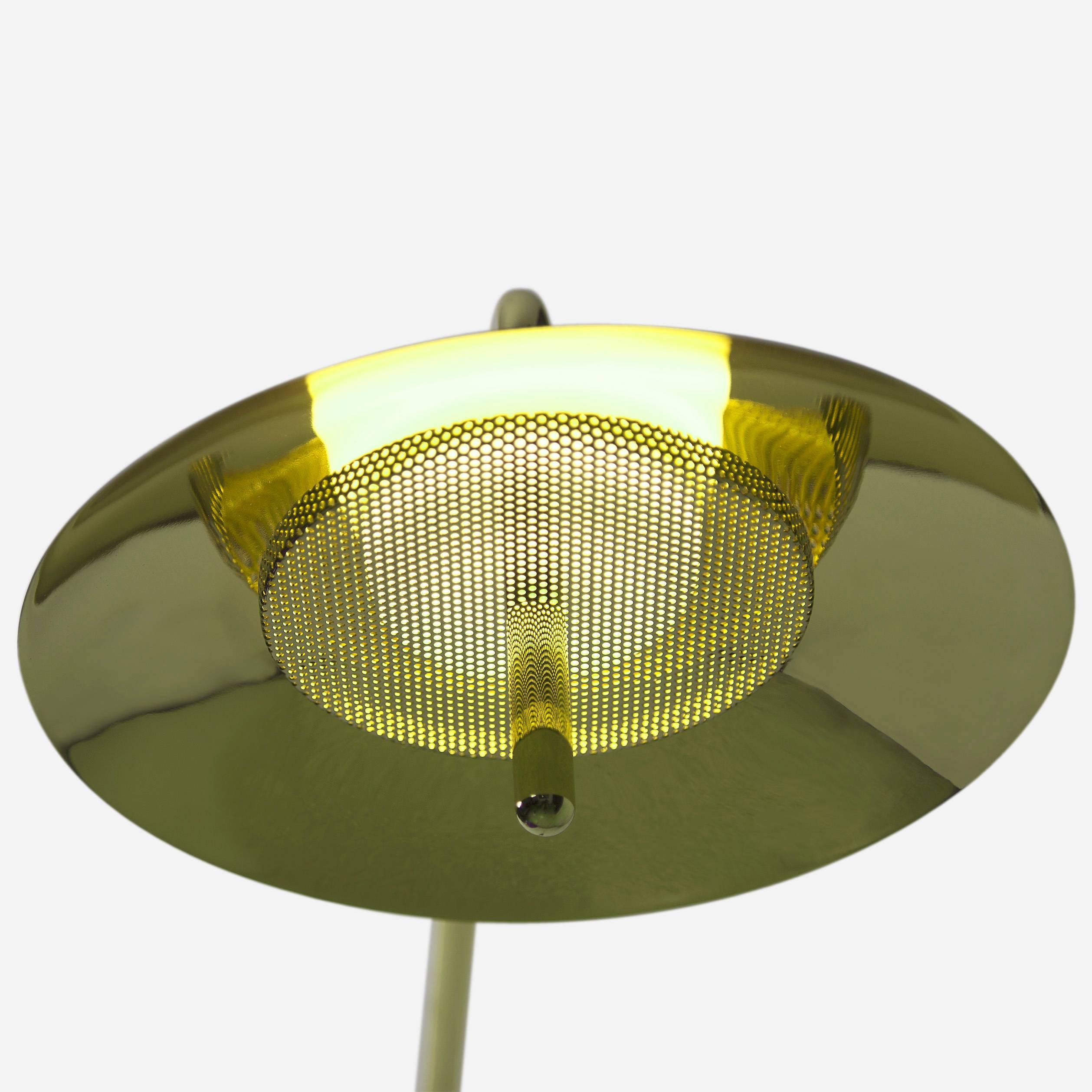Signal Signal-Schwingarm-Wandleuchter aus Messing, kurz, von Souda, auf Bestellung gefertigt (Moderne) im Angebot