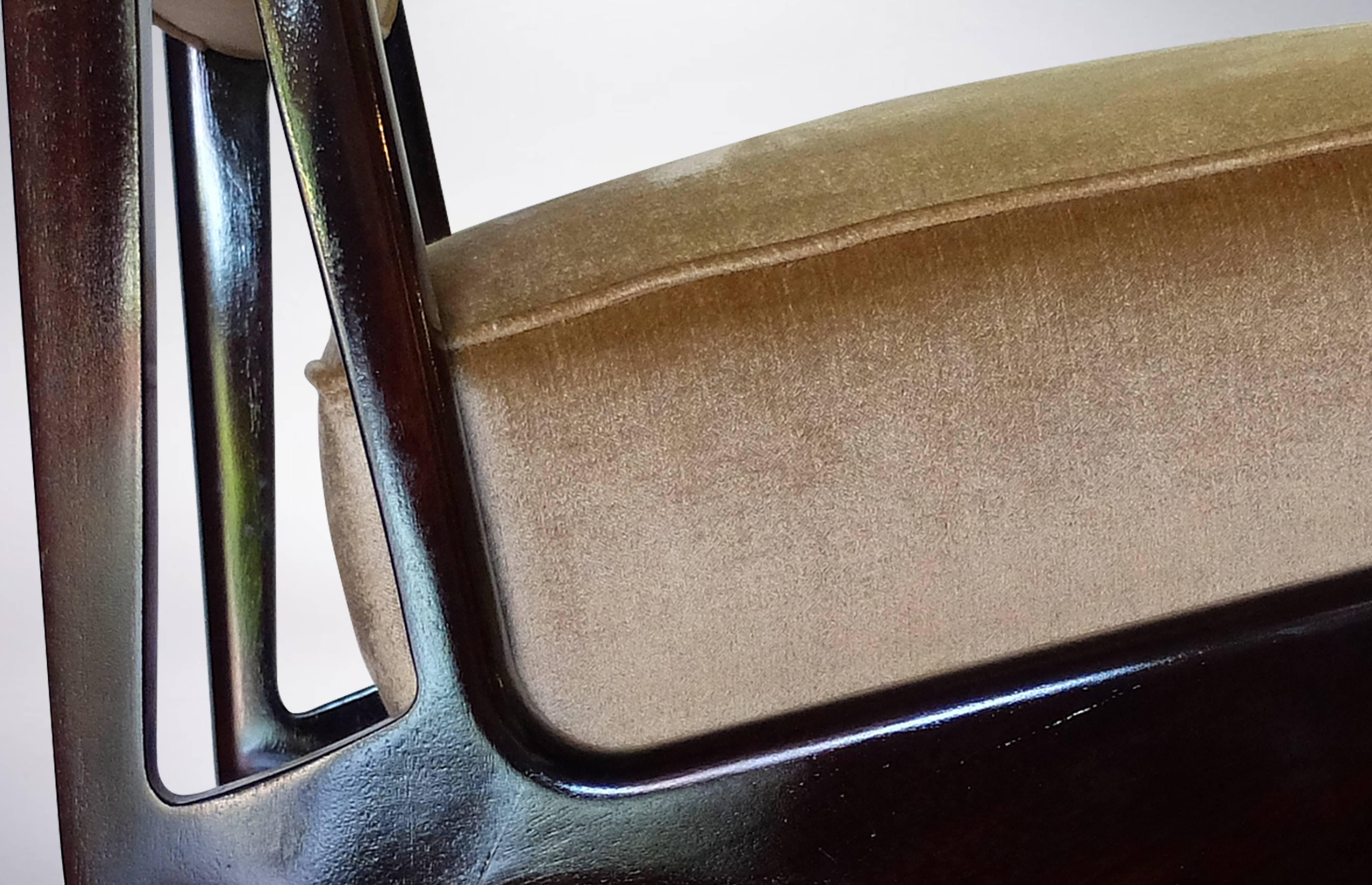 Polished Pair of Modernist Armchairs in Pale Green Velvet Attributed to Ico Parisi, 1950s For Sale