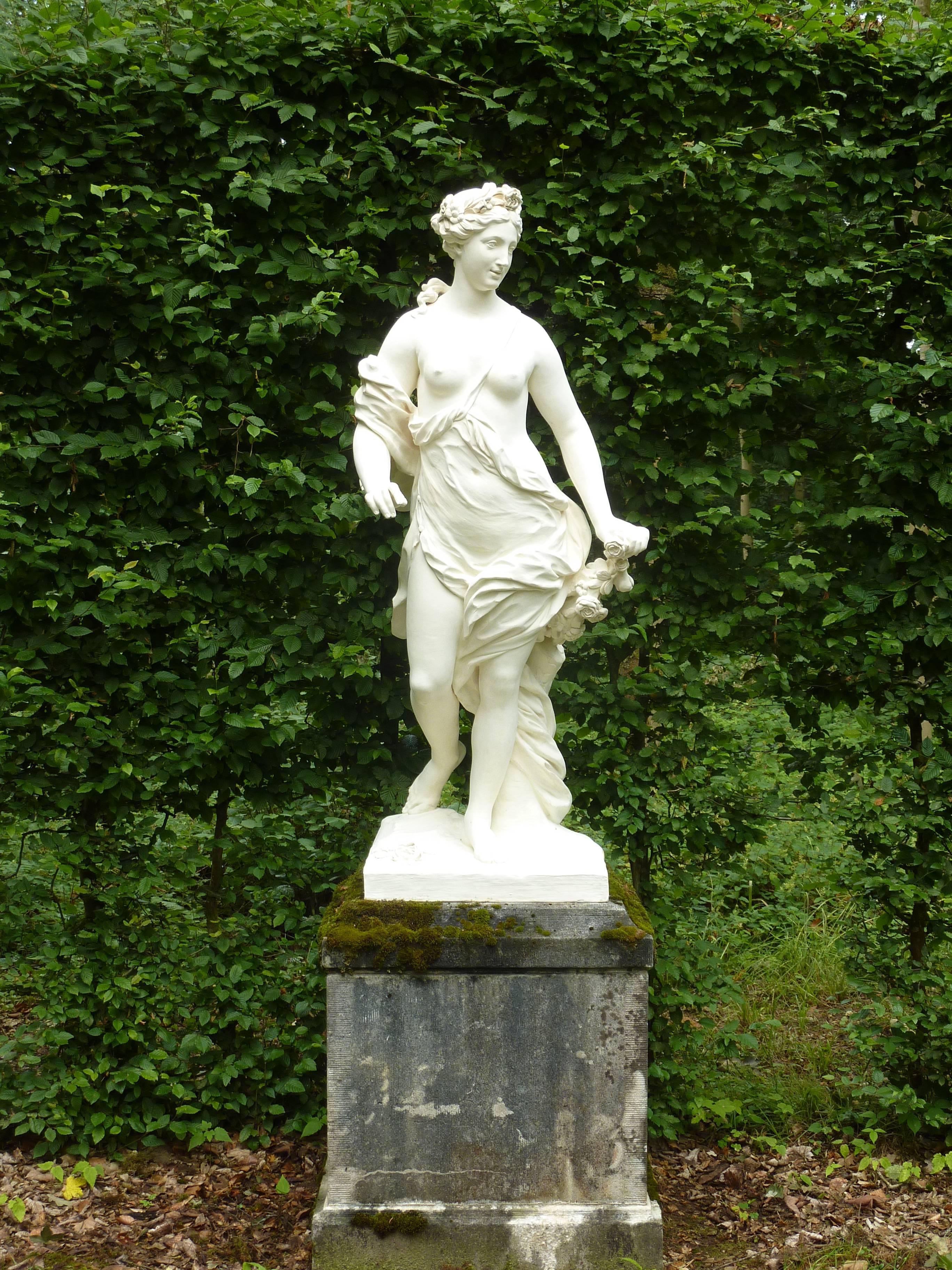 Exceptional Terracotta Statue Flore after René Frémin In Excellent Condition For Sale In La Plaine Saint-Denis, FR