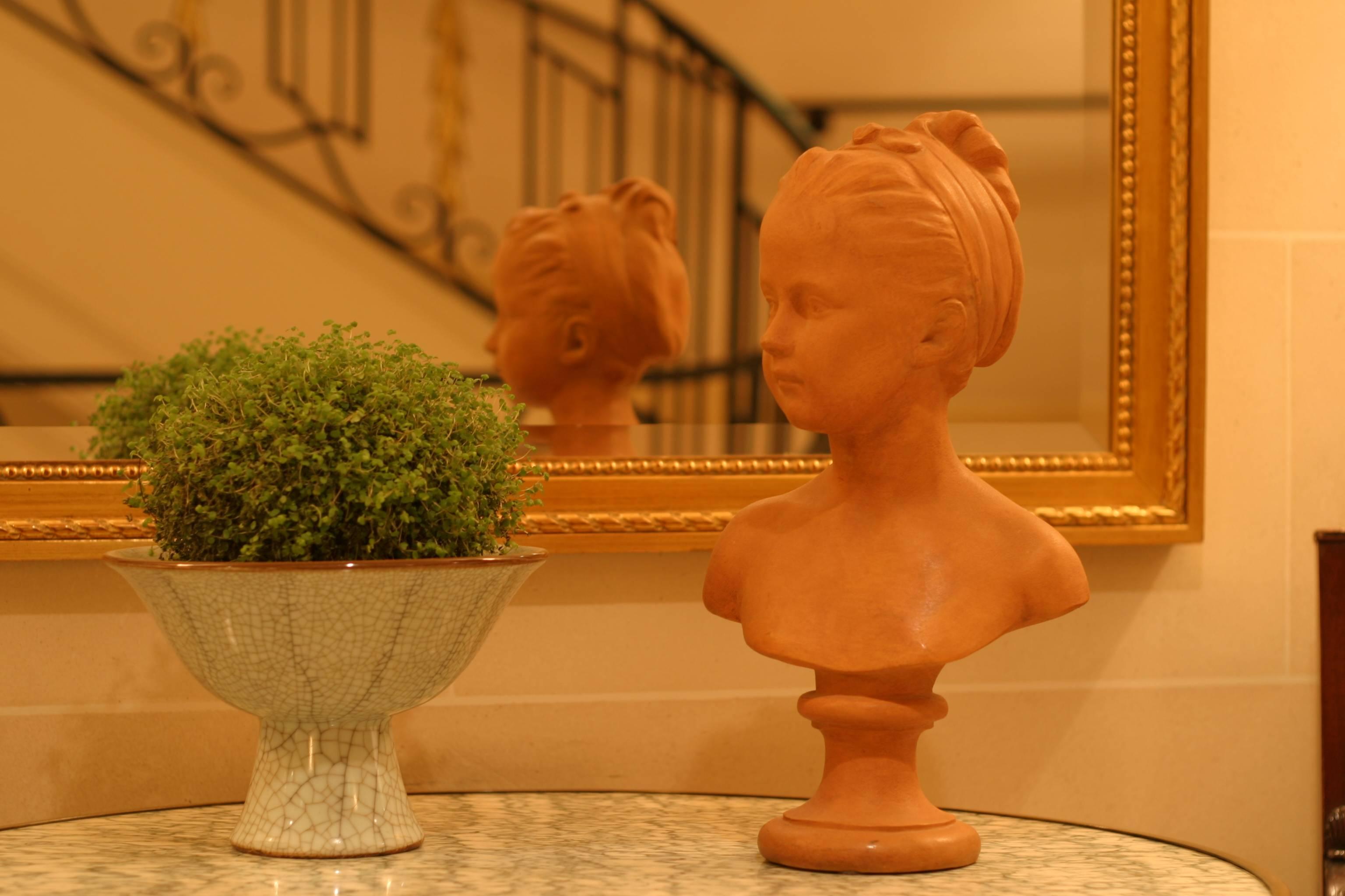 Art reproduction in Terracotta, Louise Brongniart after Jean-Antoine Houdon H 43 cm.
Jean-Jacques Houdon (1741-1828) was the son of the caretaker of the Petite Ecole, he was able to evolve along the artists of the Academy despite his social origin.
