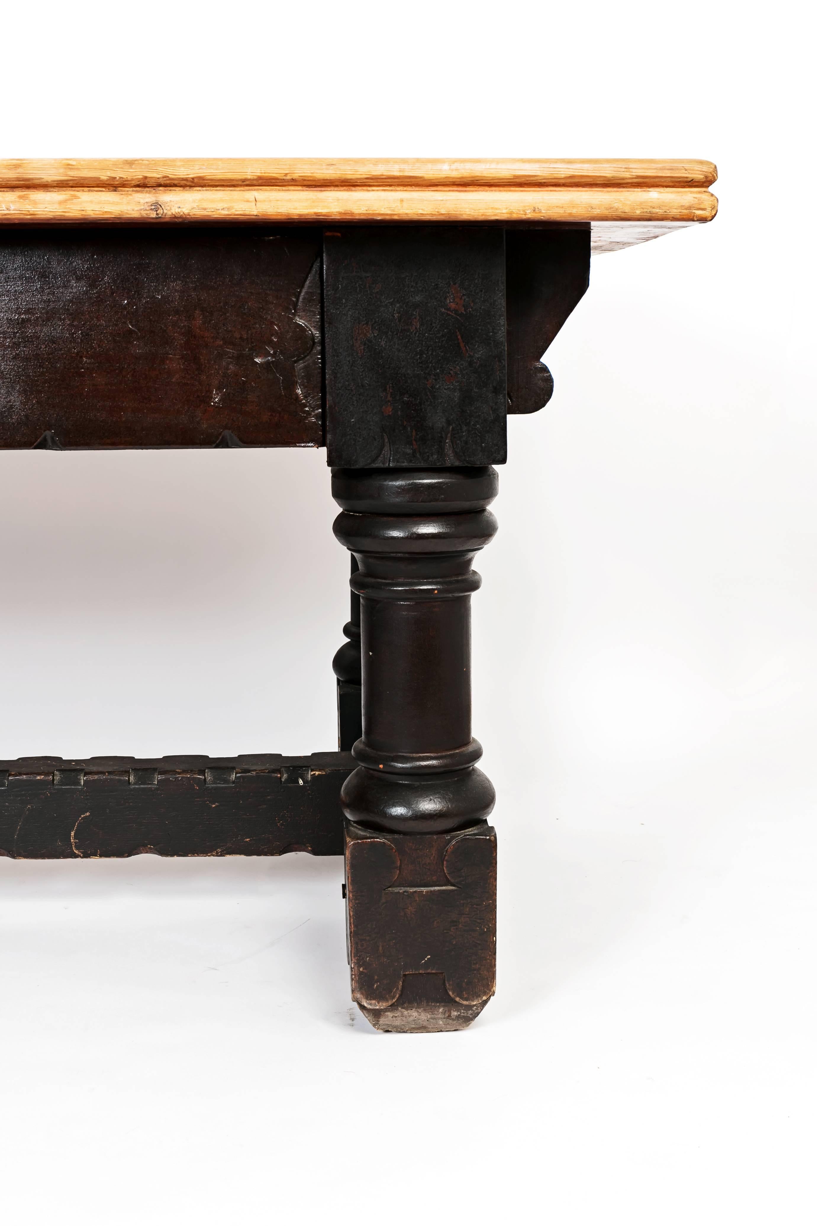 19th Century English Country Table In Excellent Condition In Madrid, ES