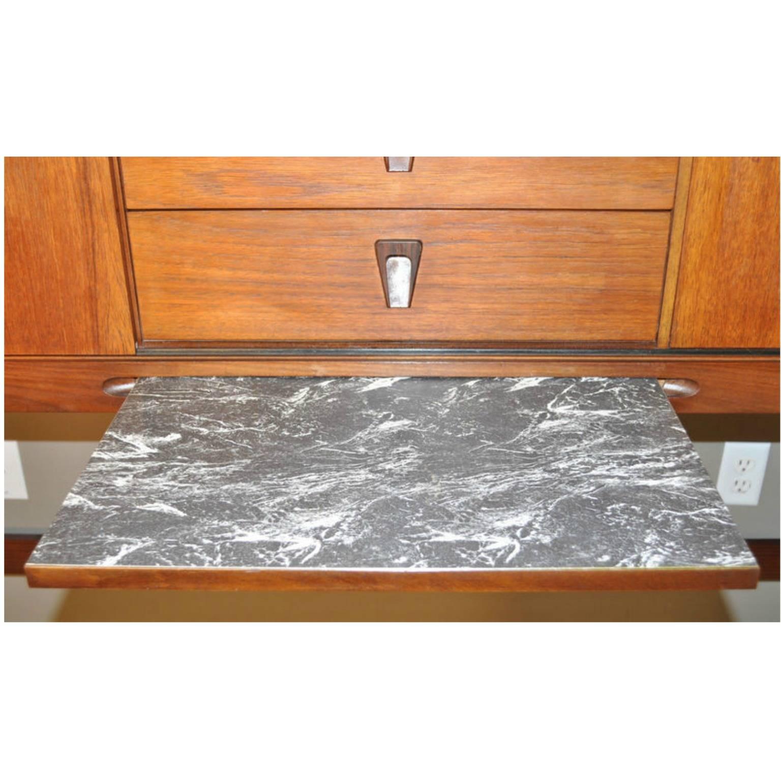 Danish Elliots of Newbury Stow-a-way Credenza, Table and Four Chairs In Good Condition For Sale In Fair Oaks, CA