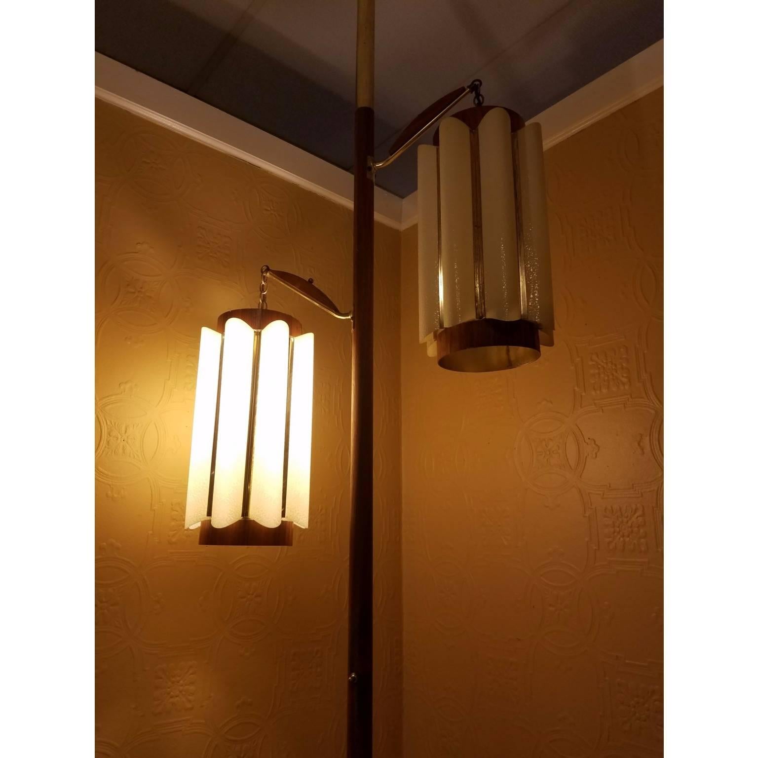 One of the best Tension Pole lamps we have had the pleasure in selling. This lamp has a pole made of wood and the lampshades are fiberglass. There is no cracks or chips in the shades. The lamp has a three-way light switch on it, so you can turn the
