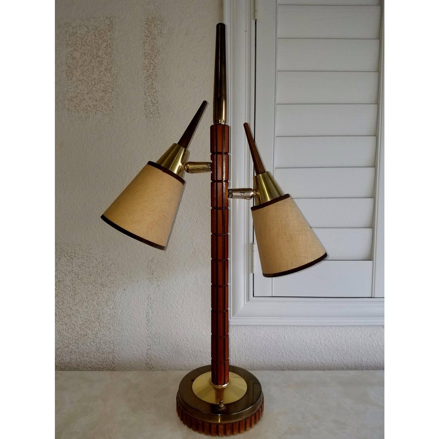 Mid-Century Wood Danish Metal Three Switch Table Lamp In Good Condition For Sale In Fair Oaks, CA