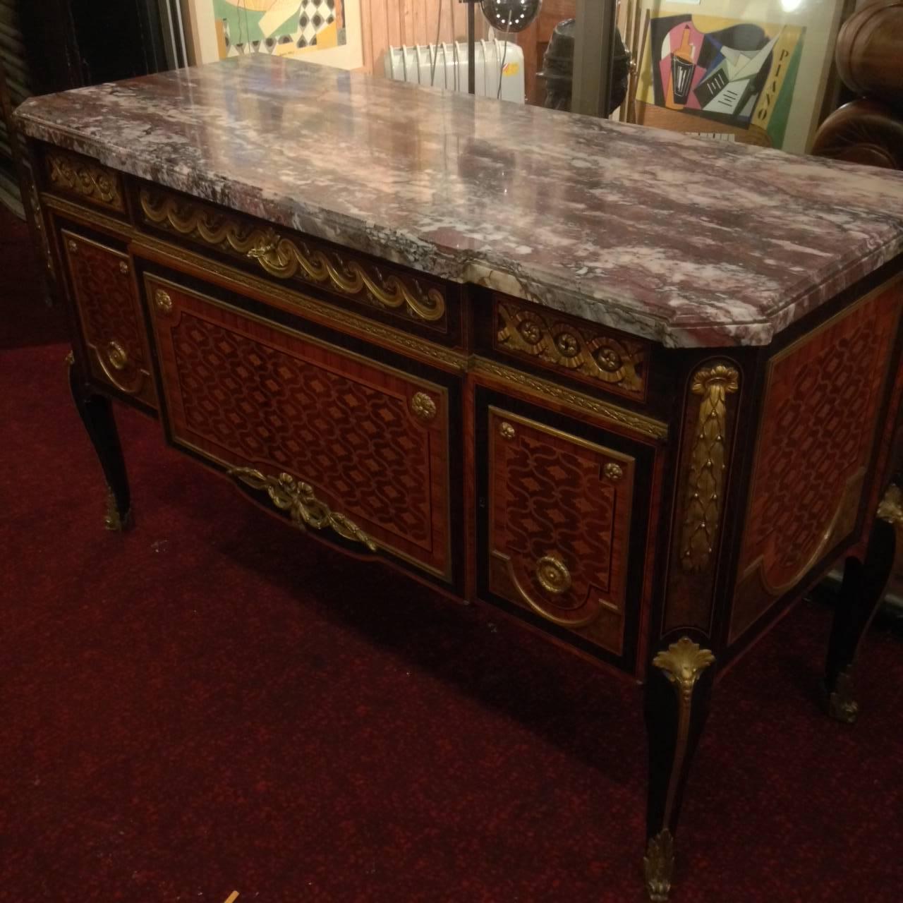 Very nice and elegant chest of drawers with doors signed by Paul Sormani.
Very beautiful ornamentation of gilded and chiseled bronzes.
Very beautiful marquetry with flowers.
Original Breccia marble top.
With its key.
Original varnish.
No