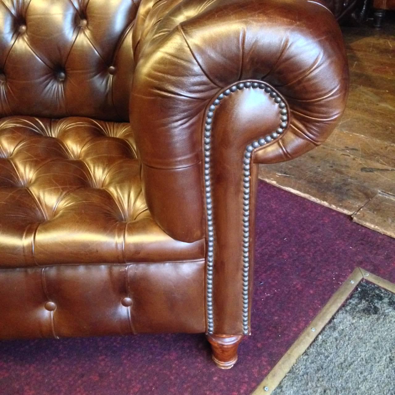 20th Century Chesterfield Sofa In Good Condition For Sale In Saint-Ouen, FR