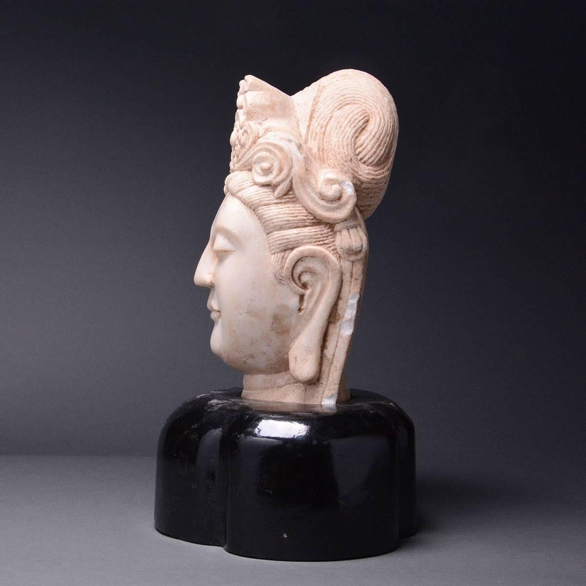 18th Century Burmese Carved Marble Head of Guanyin In Good Condition For Sale In Beverly Hills, CA