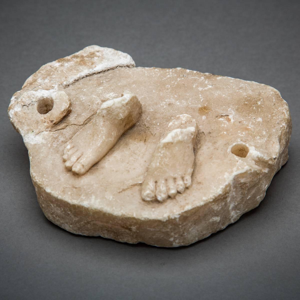 Classical Roman 2nd Century Marble Carving of a Pair of Feet For Sale