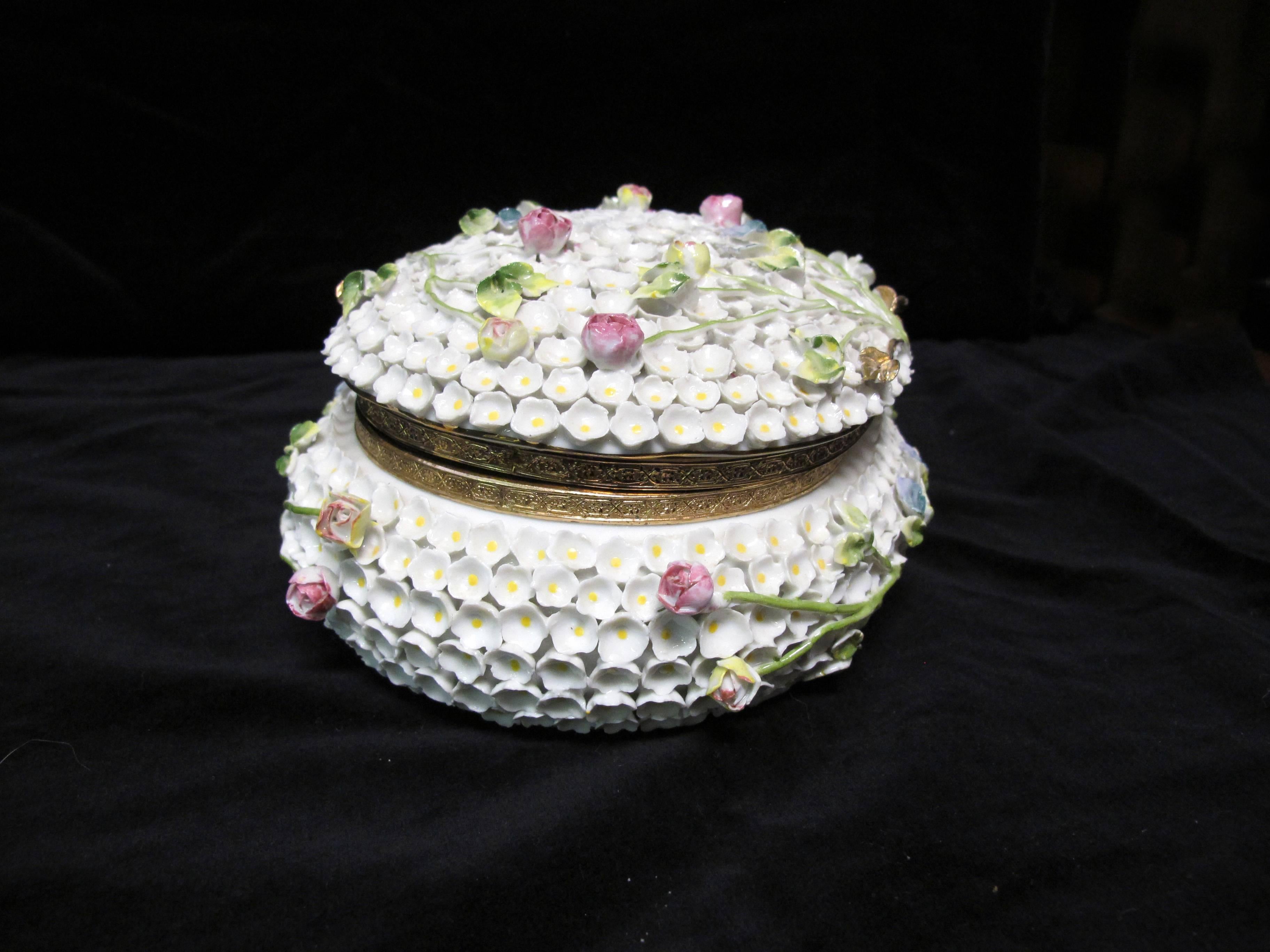 Baroque Dresden Porcelain Hinged Dresser Box For Sale