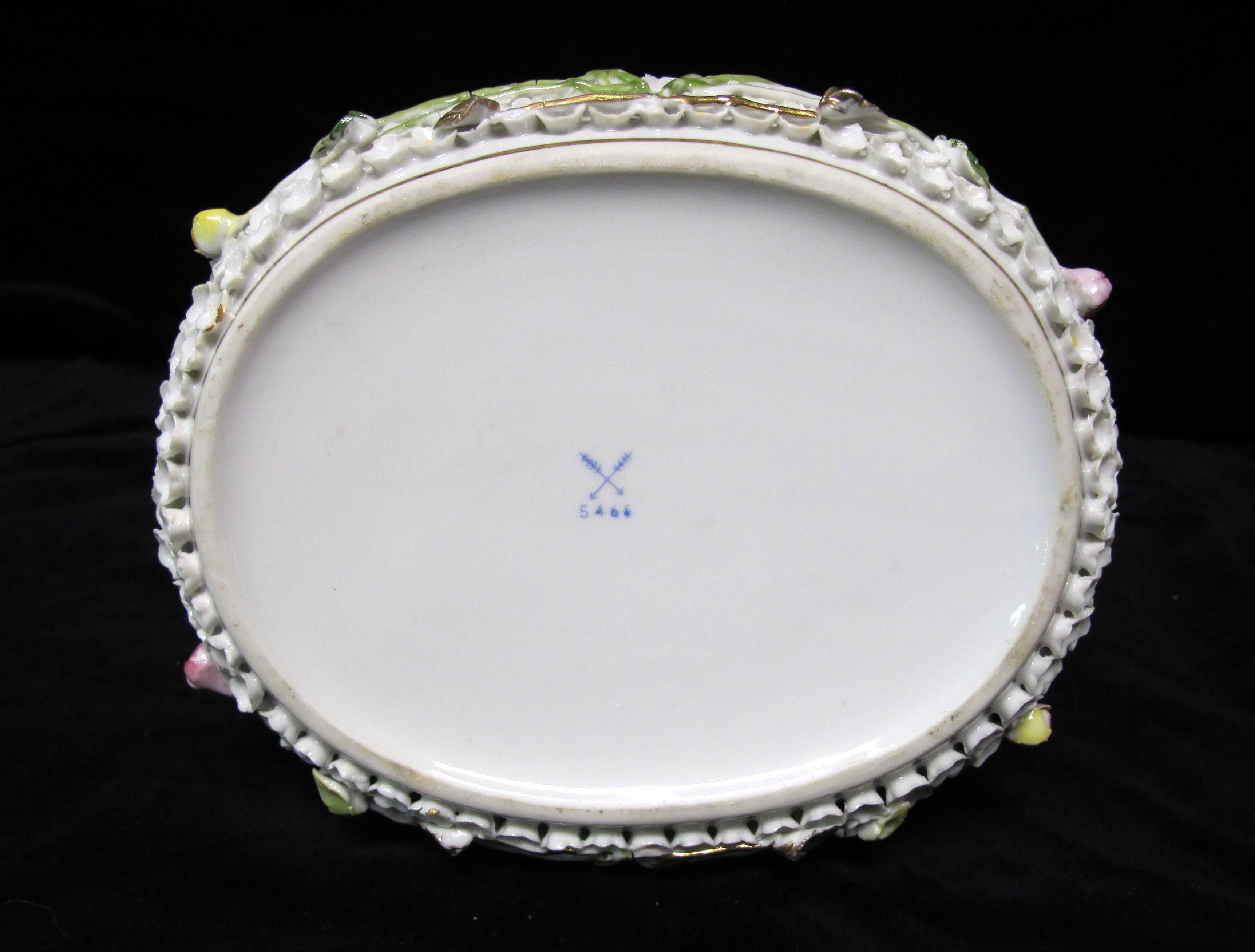 Dresden Porcelain Hinged Dresser Box For Sale 2