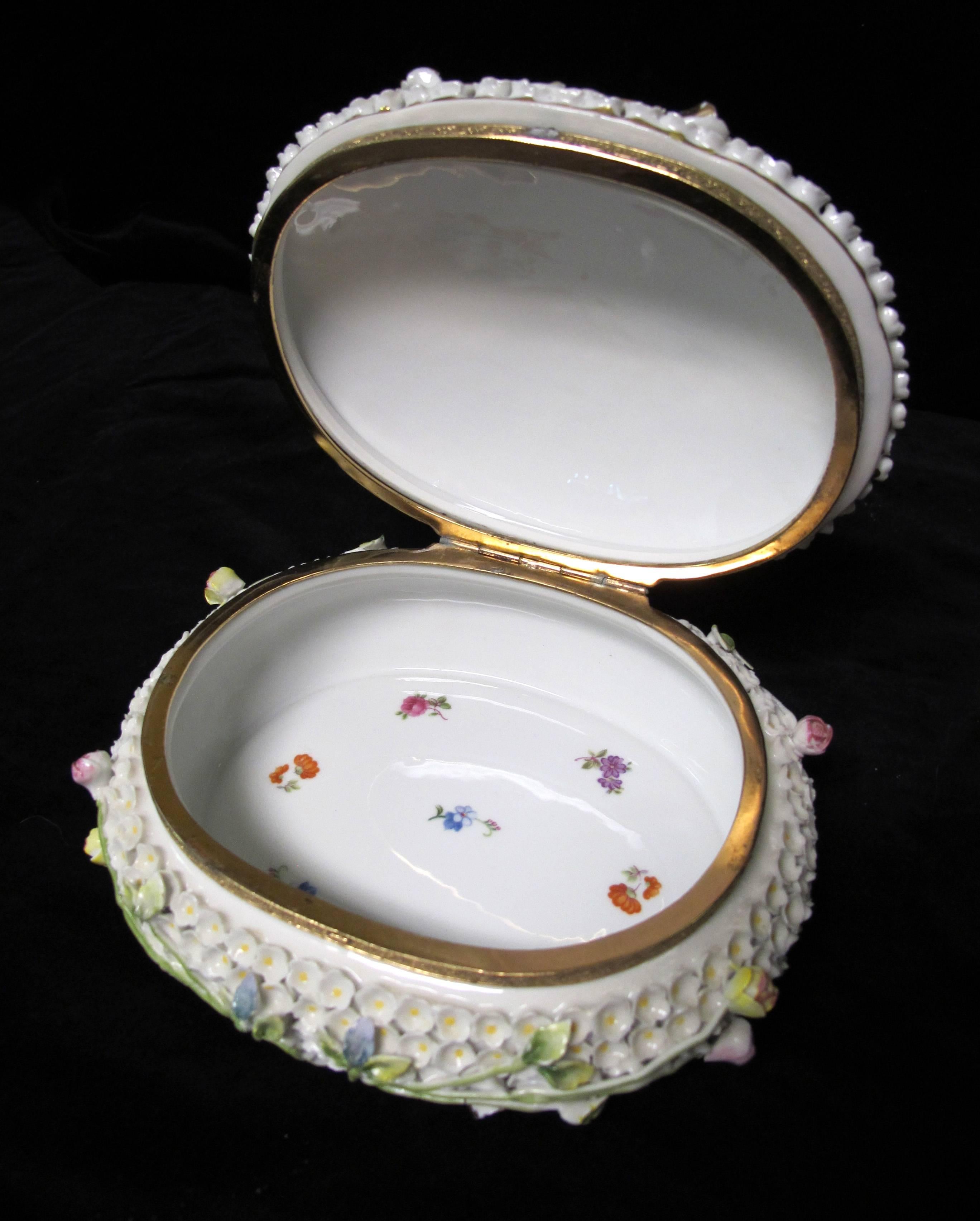 19th Century Dresden Porcelain Hinged Dresser Box For Sale