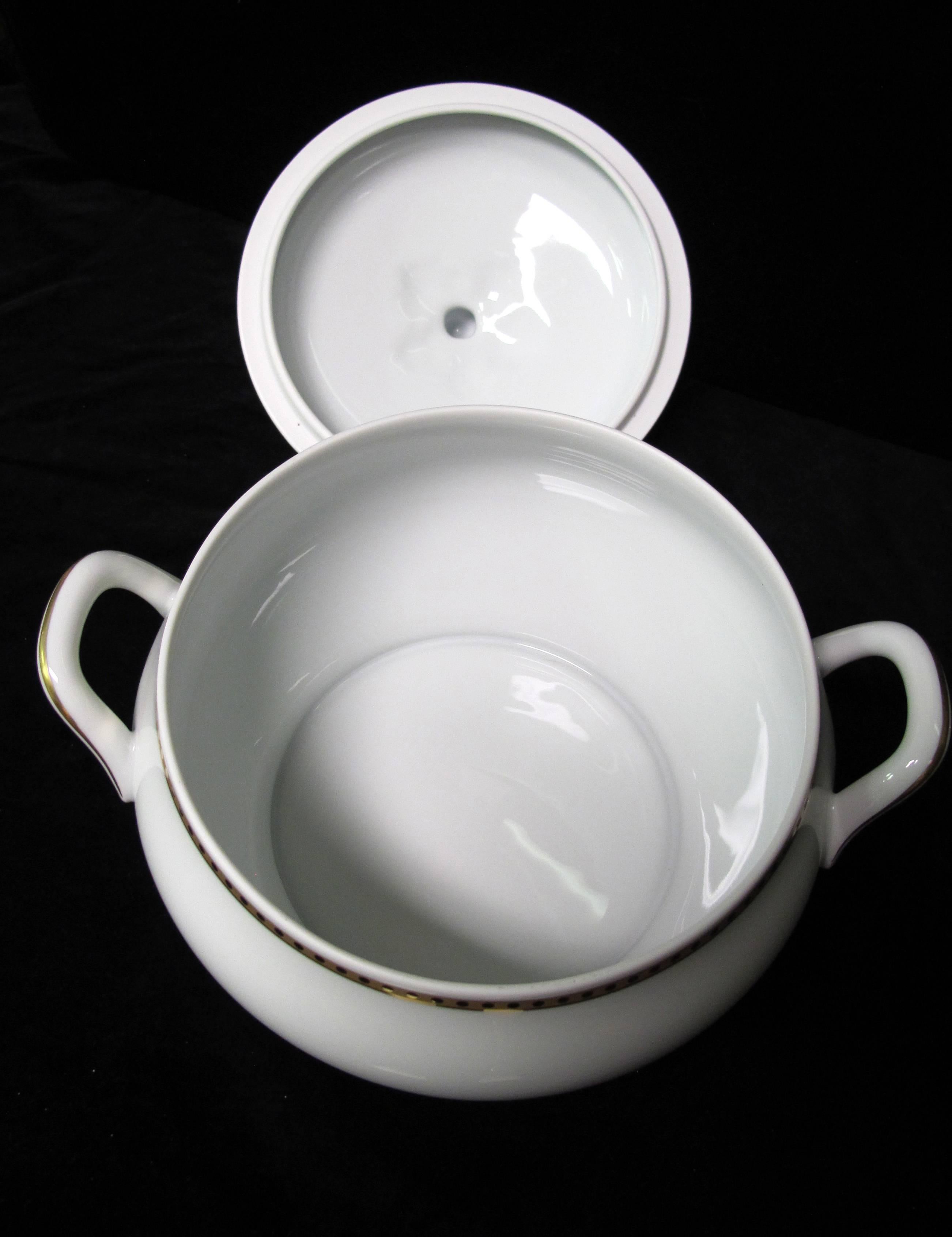 Tiffany & Co. Soup Tureen and Lid In Excellent Condition For Sale In Cleveland, OH