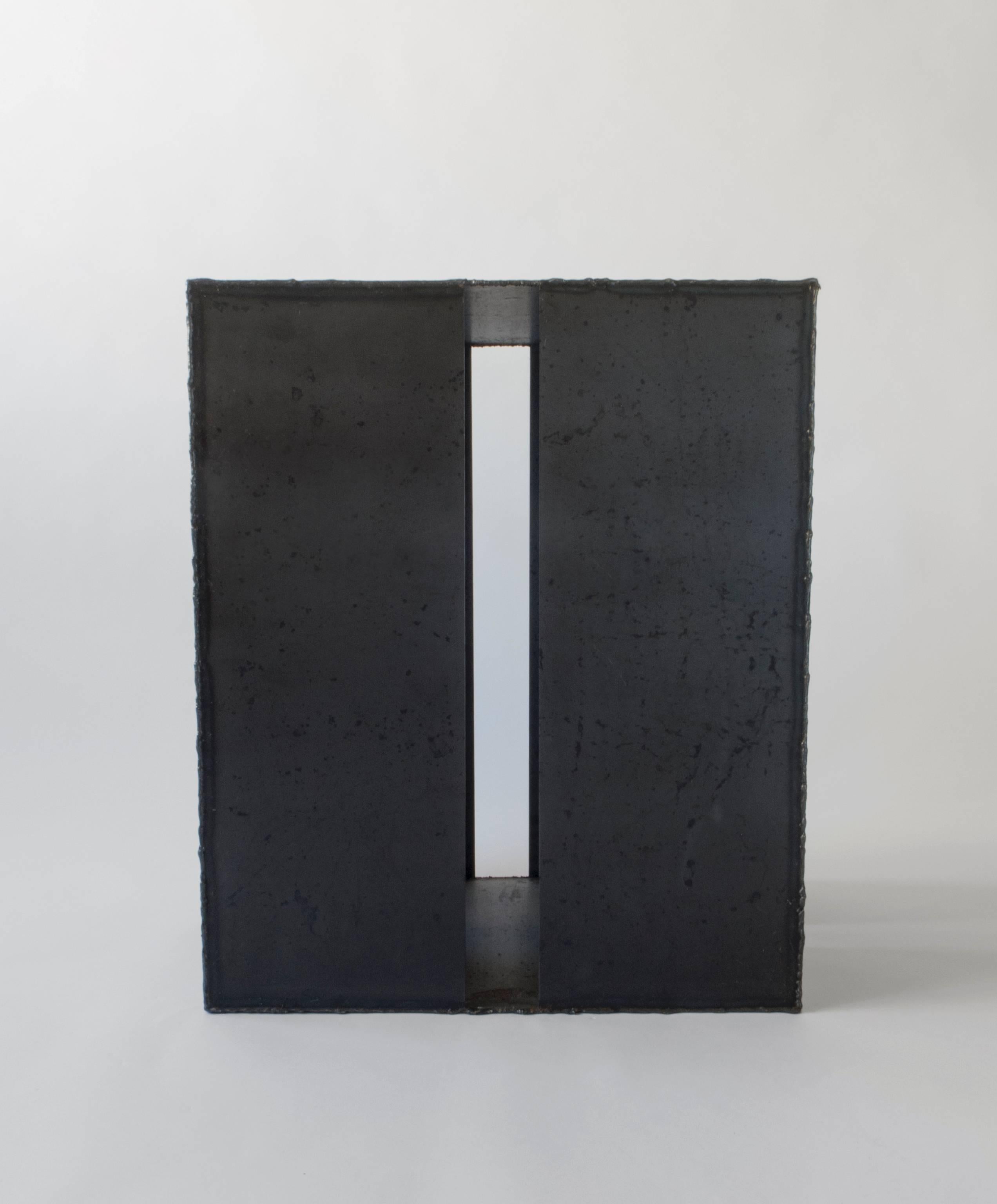 A sculptural and Minimalist design by former Maison Jansen interior designer Arthur B. Kouwenhoven Jr. 

A unique and captivating juxtaposition of bare material and elegant design. The rectangular top hand-etched in a free-form design, above a