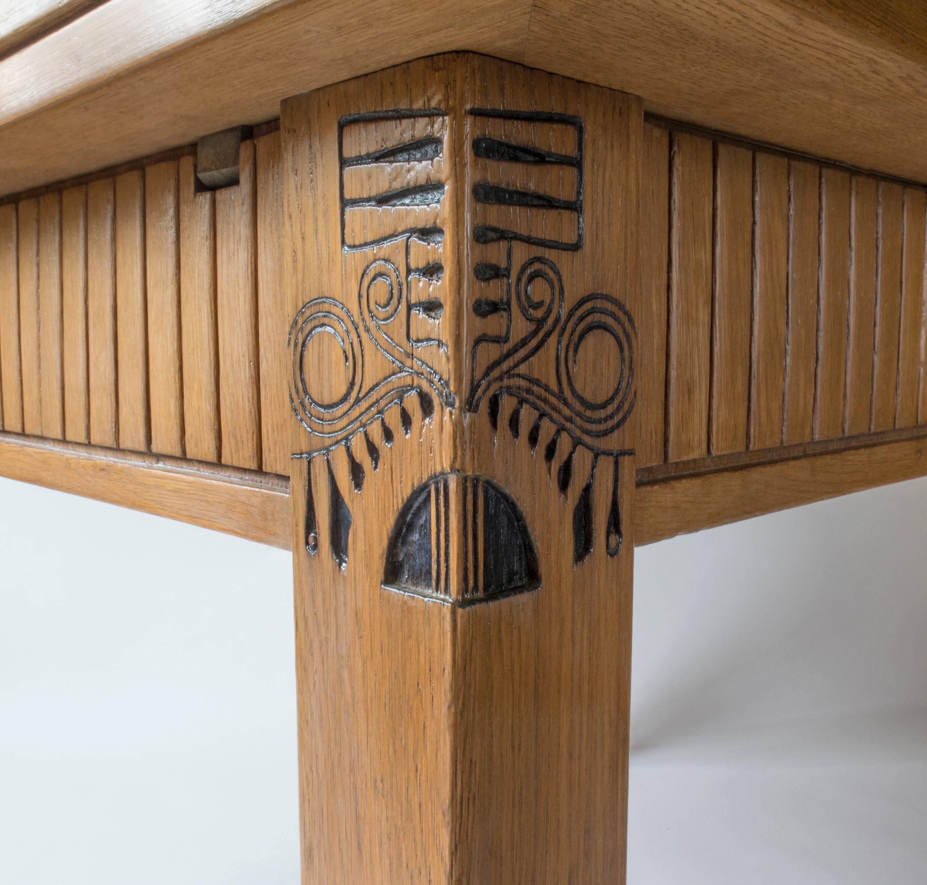 Manner of Eliel Saarinen, Finnish Intricately Carved Oak Jugend Expandable Table In Good Condition For Sale In Philadelphia, PA