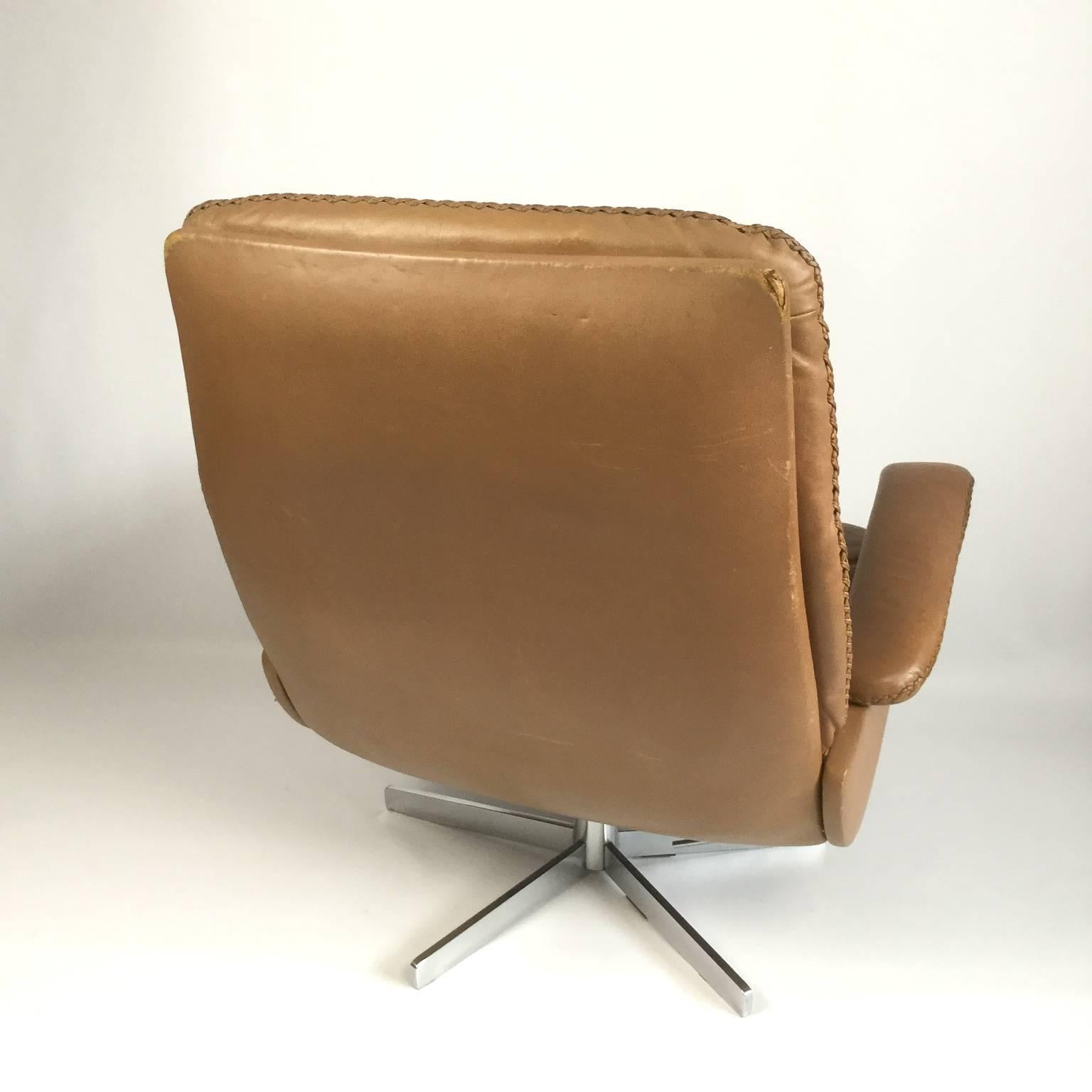 Pair of De Sede S231 James Bond Armchairs with Ottoman, 1960s In Fair Condition For Sale In London, GB