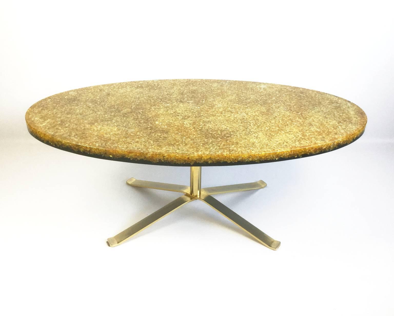 Elliptical coffee table.
Yellow and gold resin fractal top with gilded plated cross legs.
Design in a 1970s by the French platicien Pierre Giraudon (1923-2012).