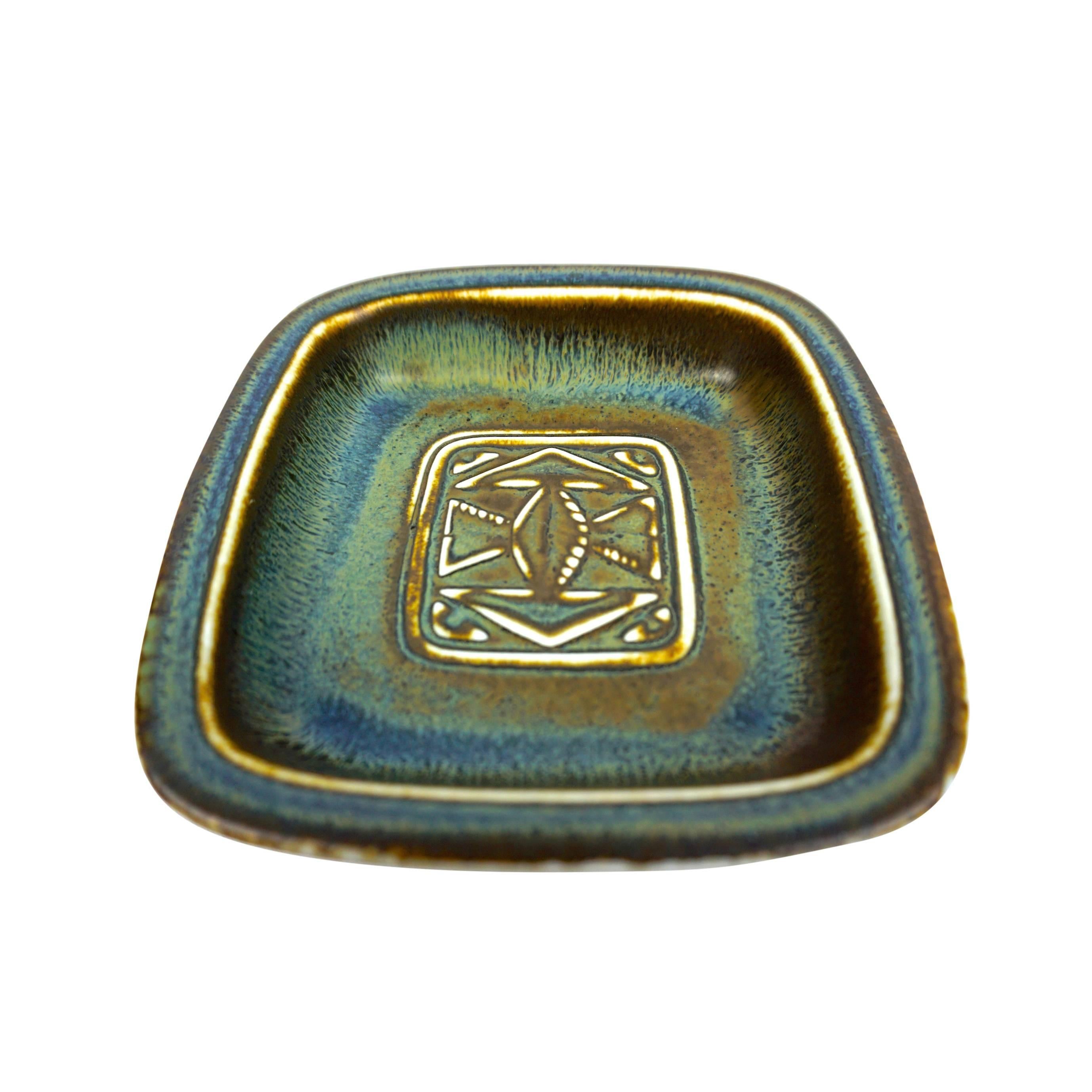 Ceramic tray designed by Gunnar Nylund, produced by Rörstrand in Sweden. 
Dimensions: W 14 x D 13 x H 2.8 (front) 3.2 (back) cm.