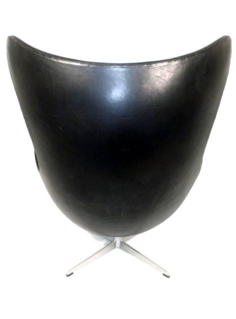 Danish Egg Chair by Arne Jacobsen for Fritz Hansen in Black Leather For Sale