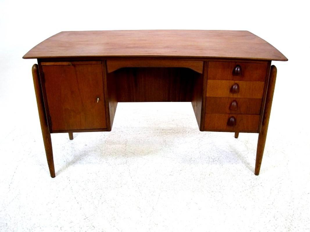 Very rare Mid-Century Scandinavian Modern desk in teak with oak legs.
Slightly curved. Freestanding.