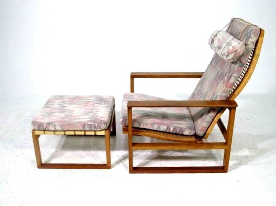 Scandinavian Modern Classic Sleigh Chair, Lounge Chair with Foot Stool by Børge Mogensen For Sale