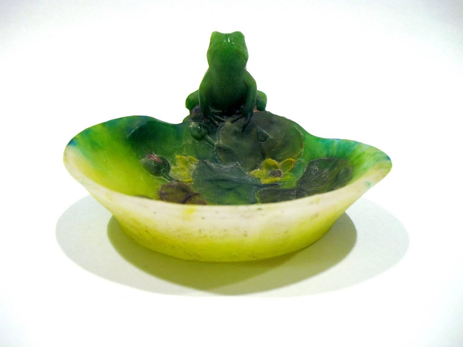 French Art Nouveau glass pâté de verre, ashtray. Sitting frog, snail, flowers and leaves Green and slightly yellow. Signed A. Walter Nancy inside and Bergé sc on the outside of the ashtray.
Measures: D18 cm, W 15.5 cm, H 9.5 cm.