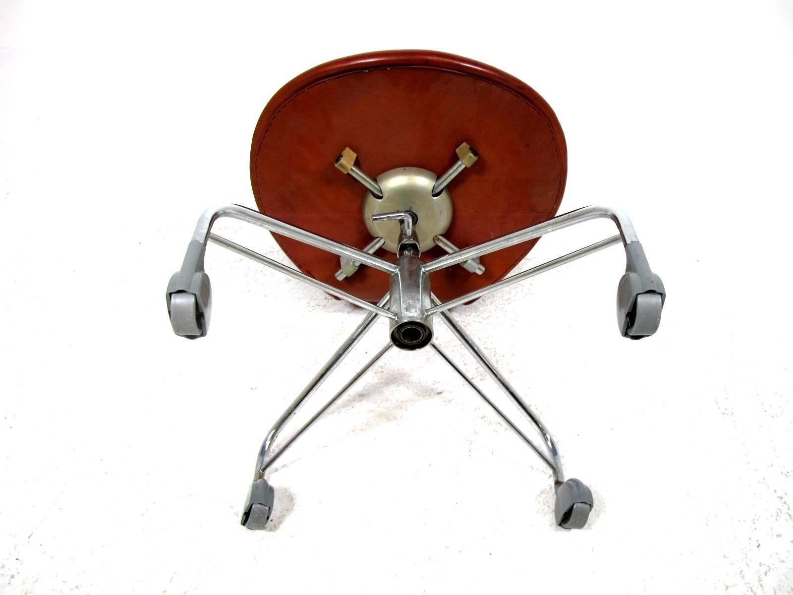 20th Century Office Chair Cognac Leather Model 3117 by Arne Jacobsen for Fritz Hansen