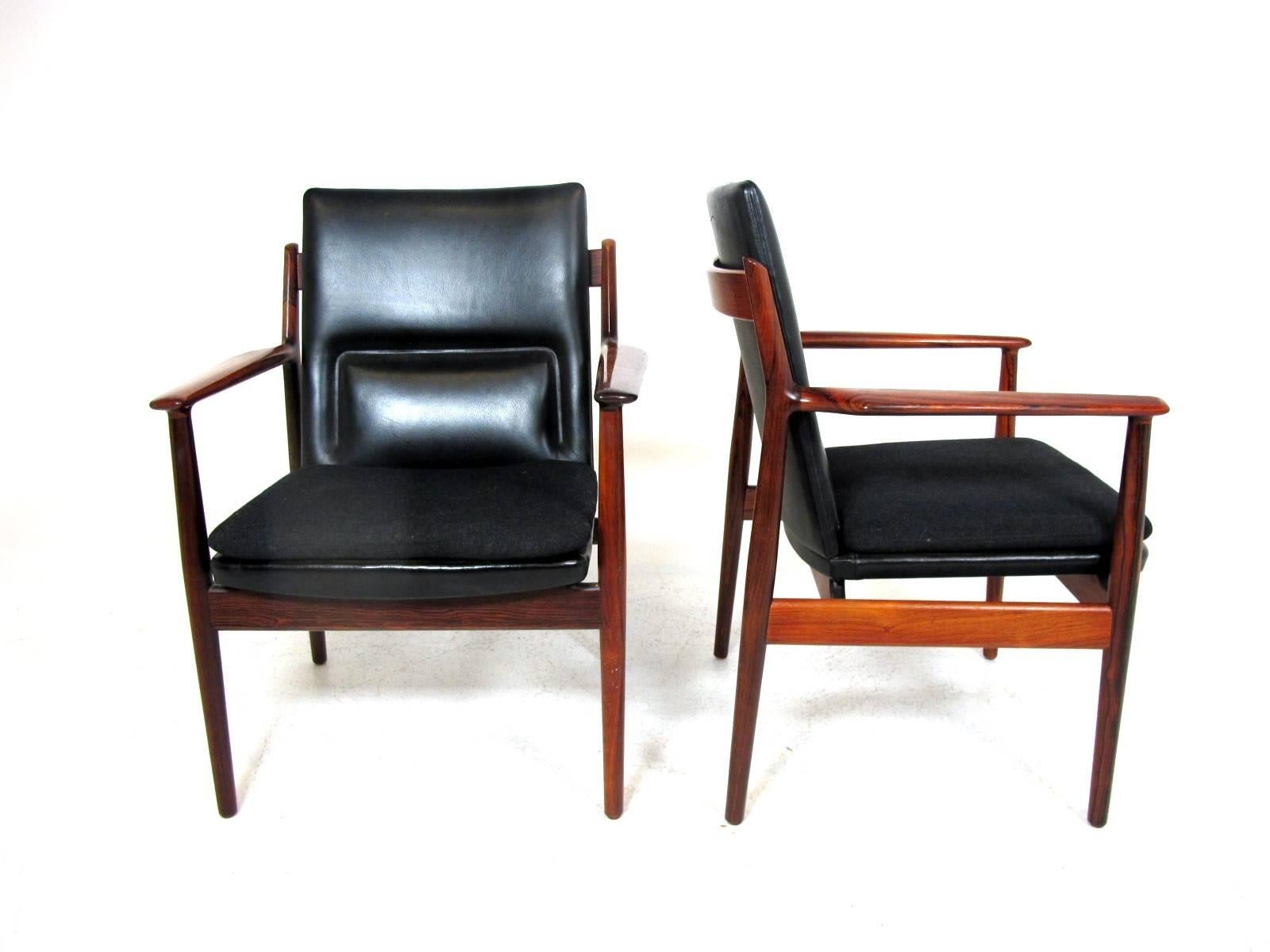 A pair of armchairs model 431 by Arne Vodder for Sibast in Denmark.
Frame in rosewood, back in leather and seat cushion in wool.
 