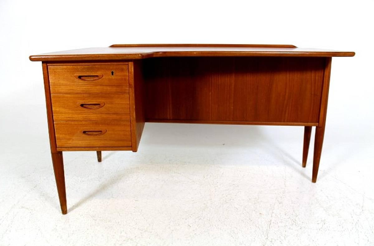 Scandinavian Mid-Century desk in teak 