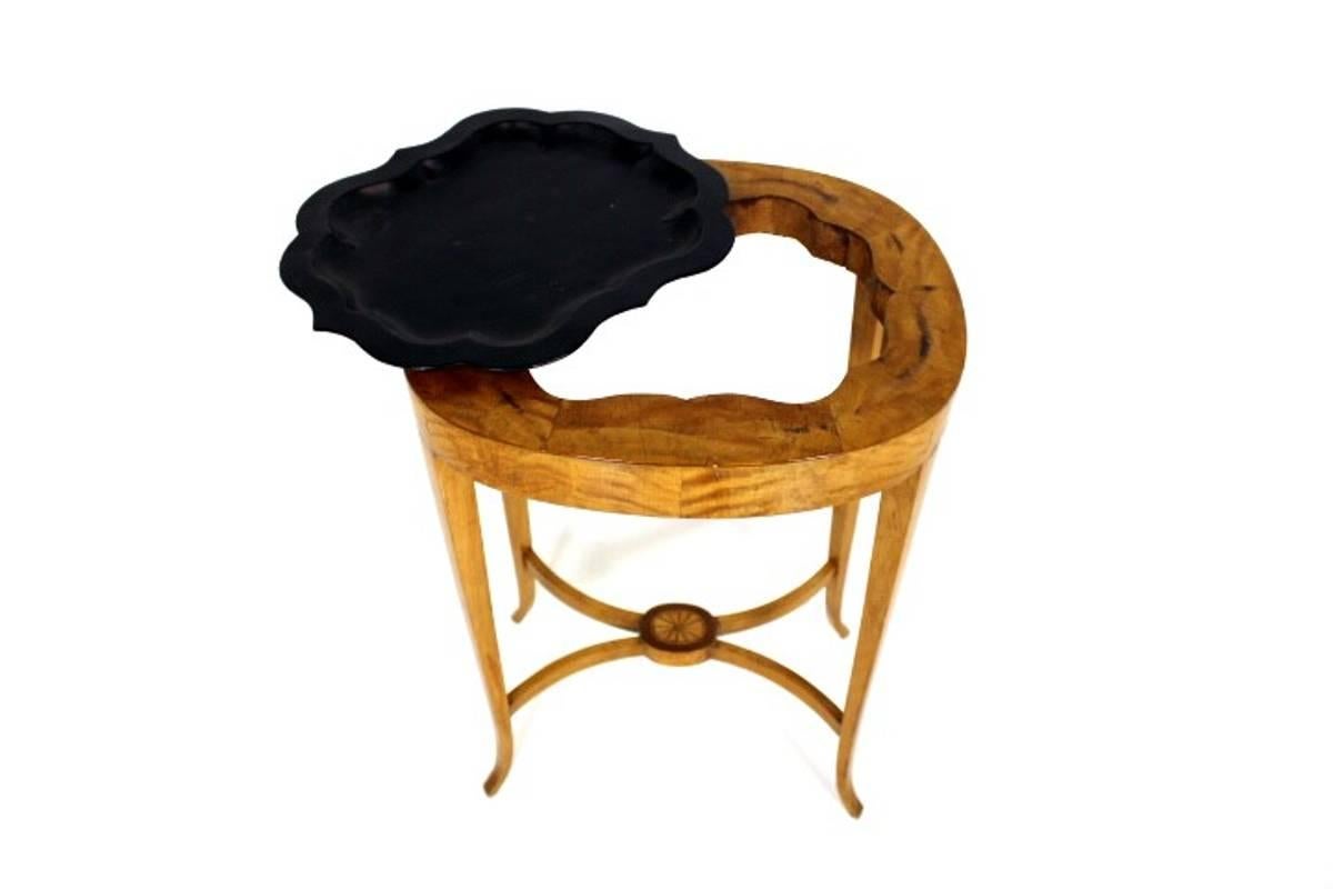 19th Century Swedish Small Empire or Biedermeier Tray Table in Flame Birch, circa 1820 For Sale