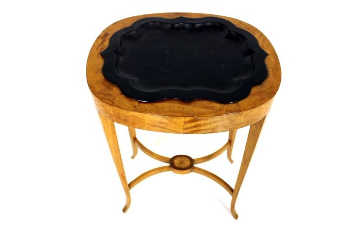 Metal Swedish Small Empire or Biedermeier Tray Table in Flame Birch, circa 1820 For Sale
