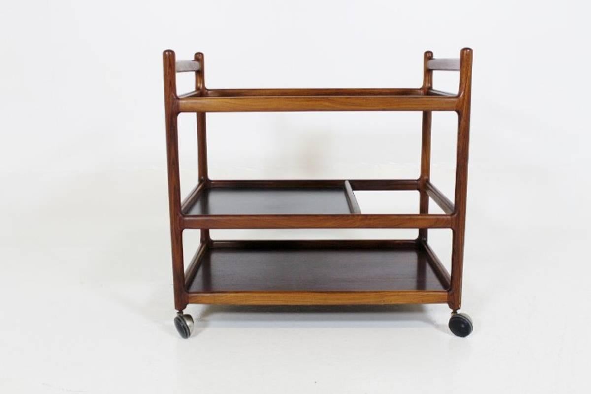 Scandinavian Serving trolley was designed by Johannes Andersen and produced by CFC Silkeborg Møbelfabrik. Made in Rosewood and black formica.
It's in good vintage condition and a nice piece for your home. Andersen’s designs span seating, tables,