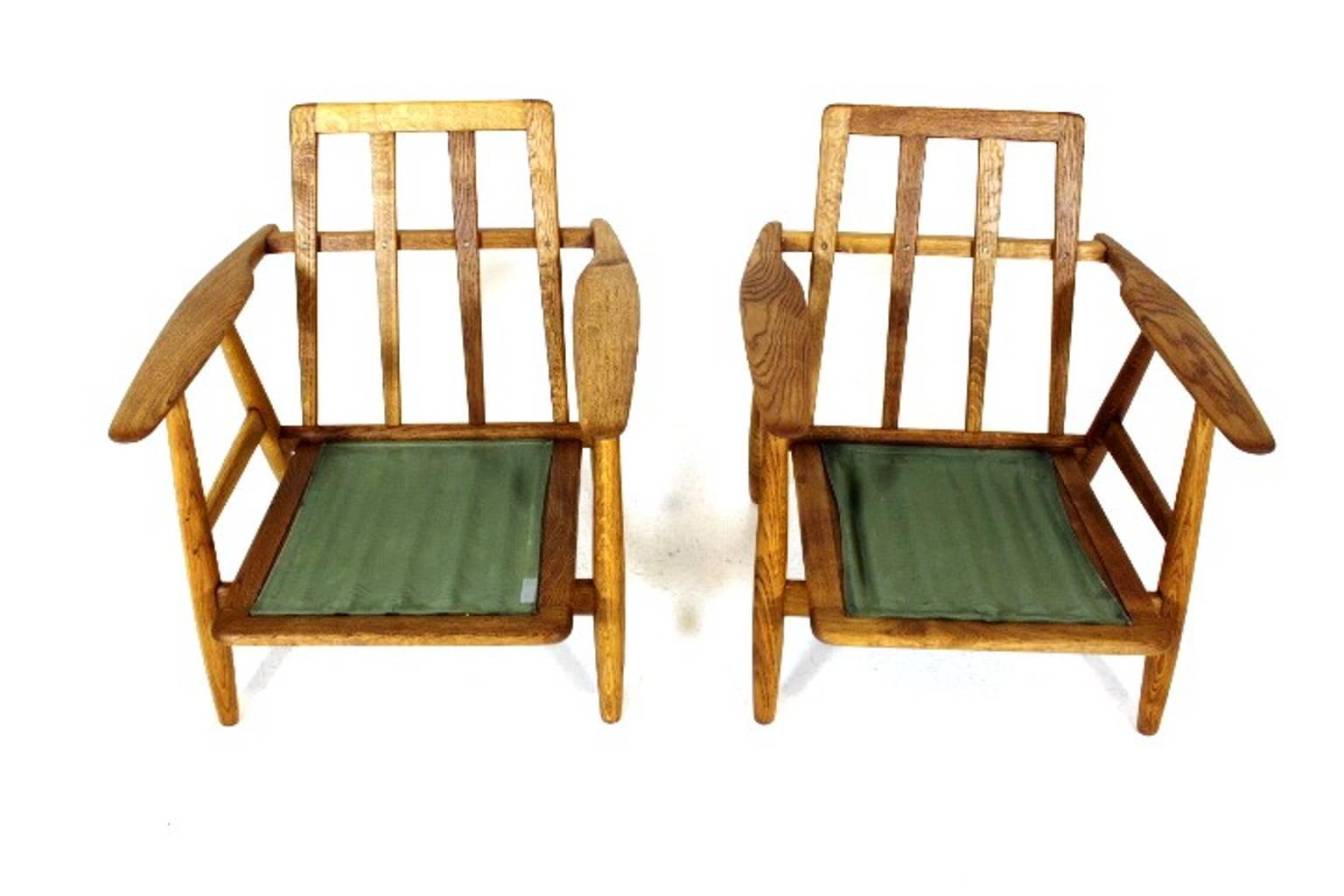 Pair of  Hans J Wegner Cigar Lounge Chairs Model GE 240 in Oak and Fabric 1