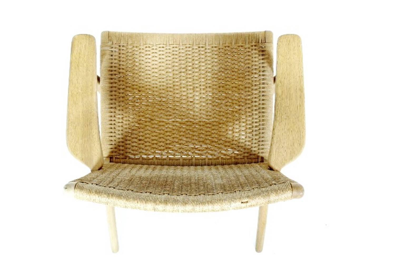 Hans J Wegner CH25 Lounge Chair in Oak and Papercord, 1950s In Good Condition In Helsingborg, SE